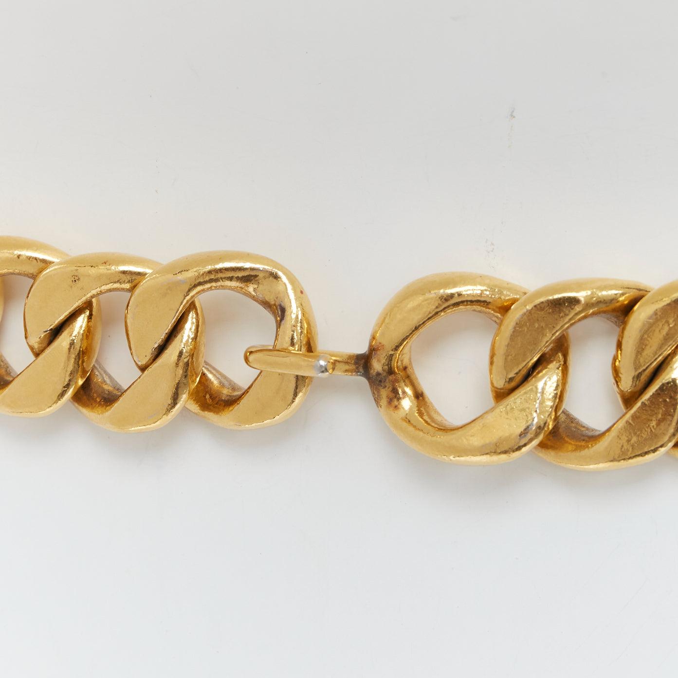 CHANEL 1990er Jahre Vintage ikonisches vergoldetes Logo ID klobiger Kette Halskette Gürtel mit Anhänger Damen im Angebot