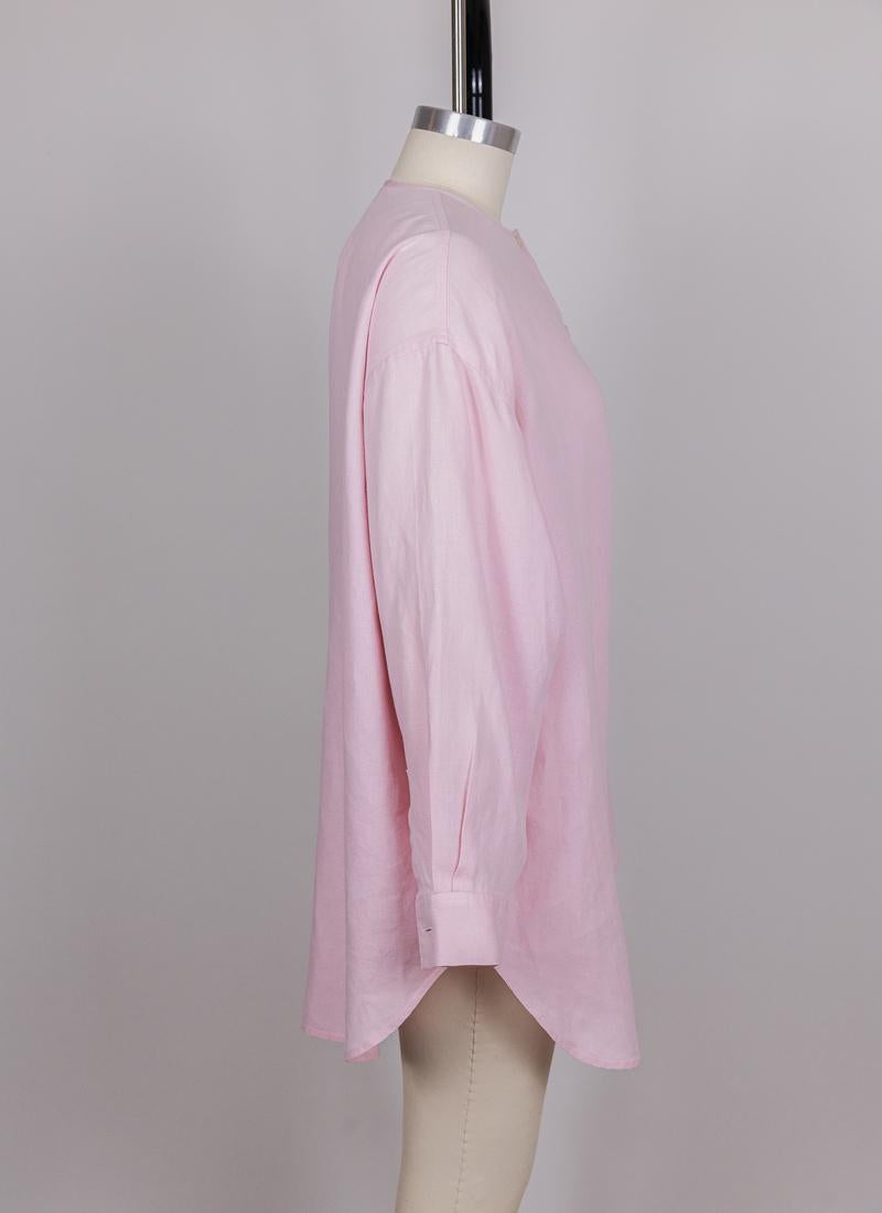 Camisa abotonada rosa claro vintage Chanel años 90 Rosa en venta