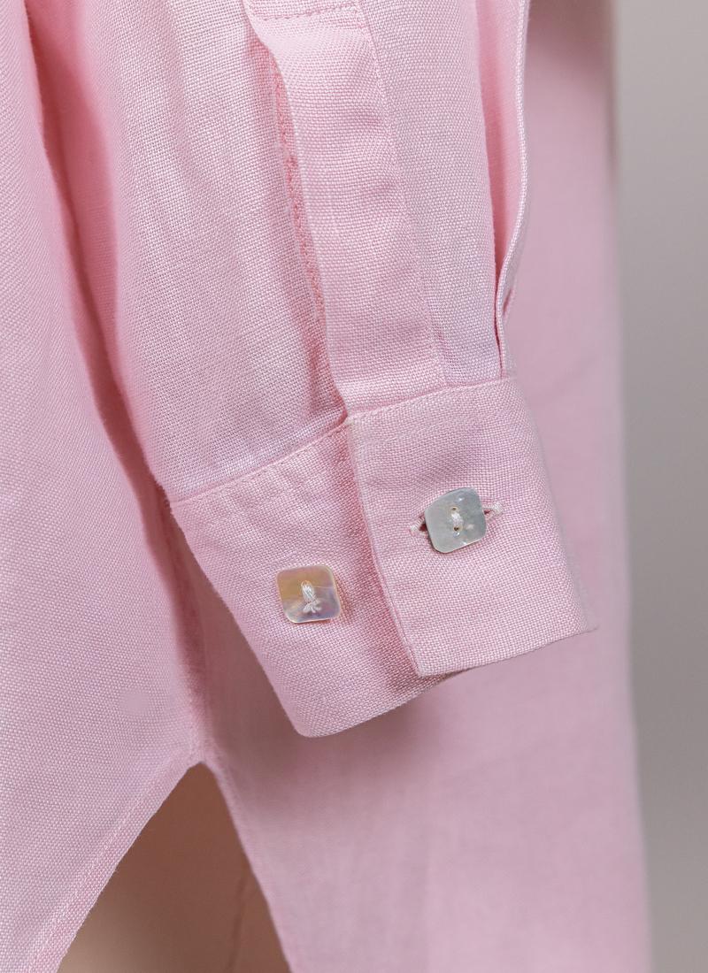 Camisa abotonada rosa claro vintage Chanel años 90 en venta 3