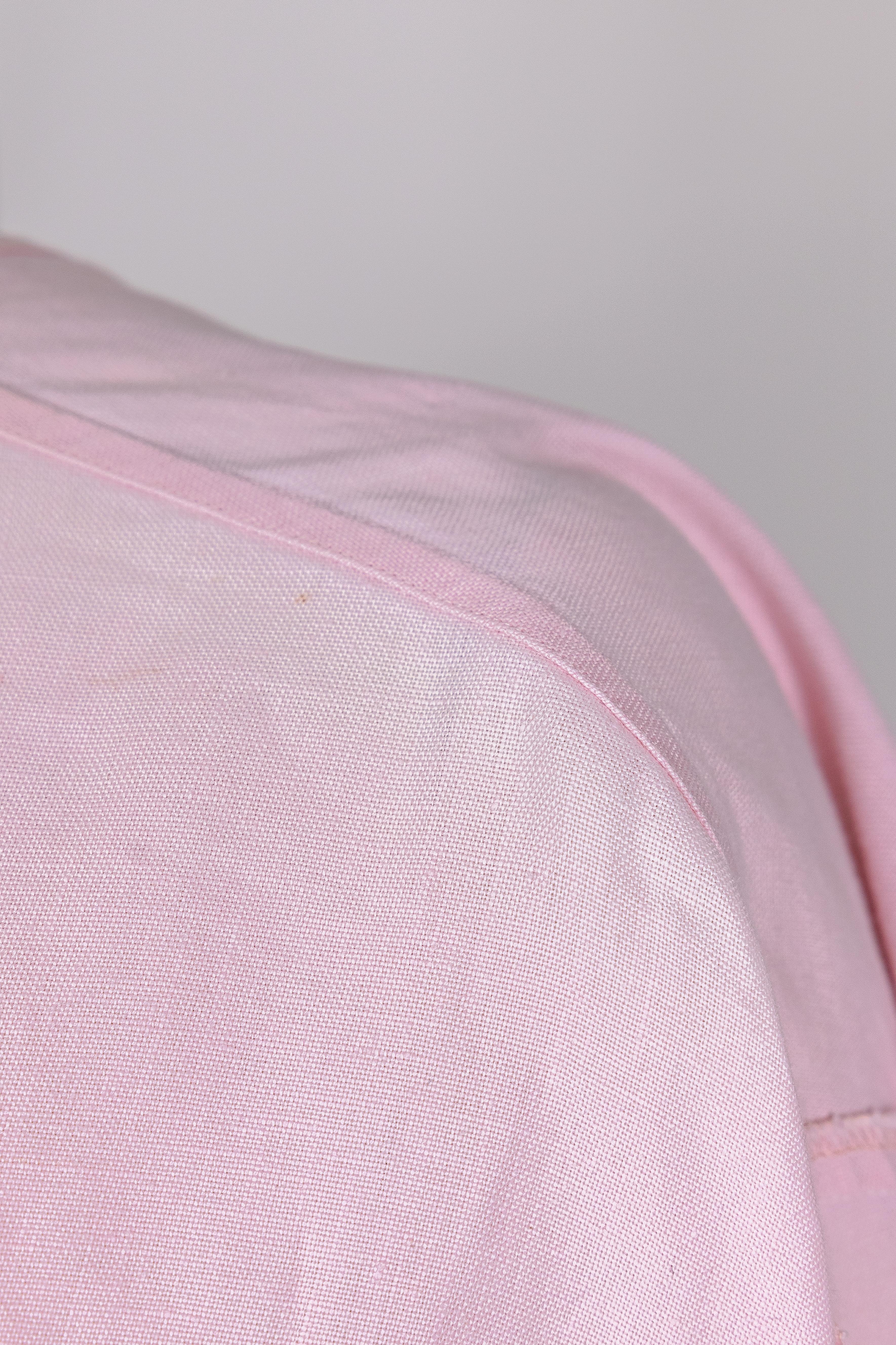 Camisa abotonada rosa claro vintage Chanel años 90 en venta 4