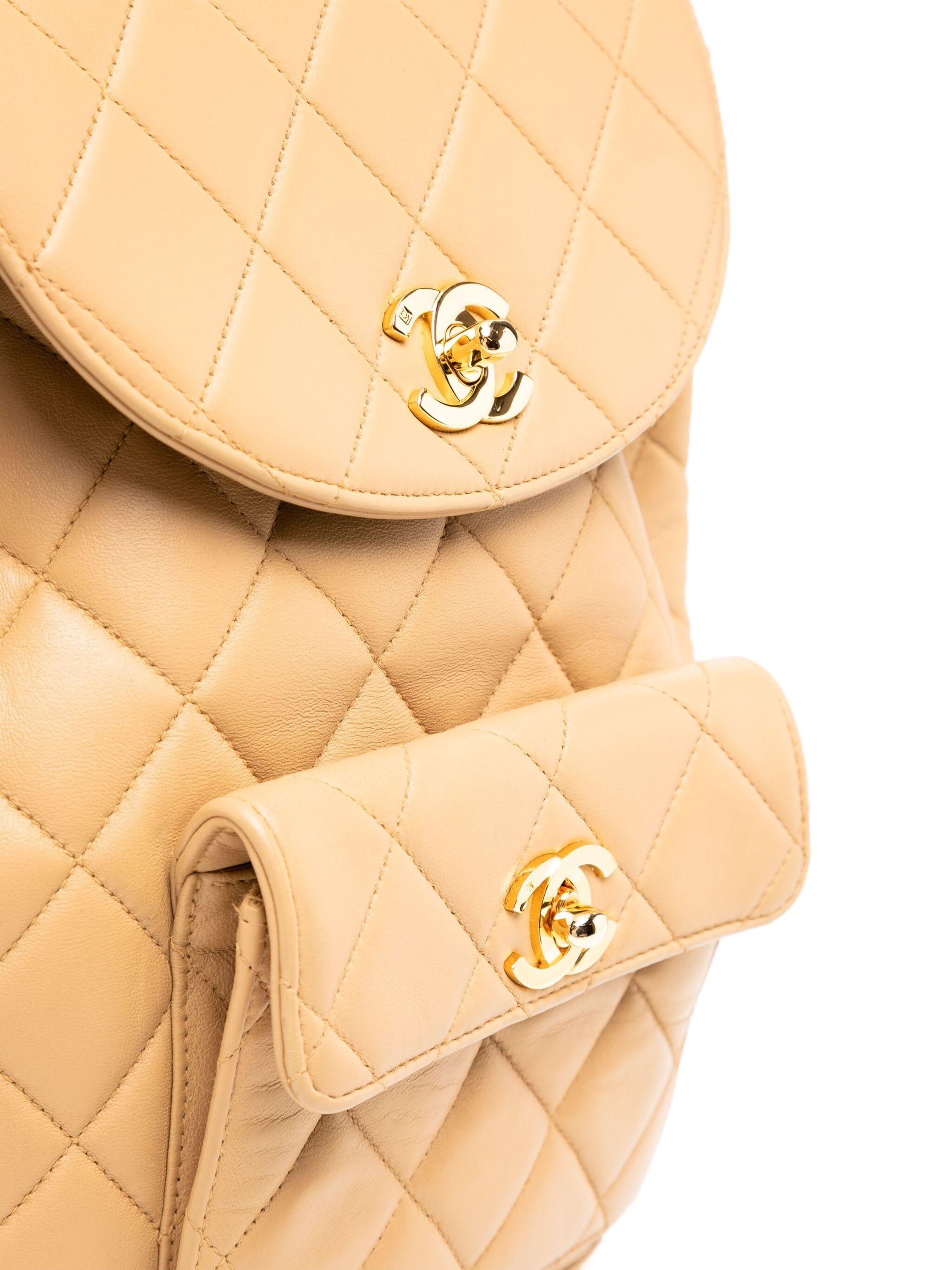 Chanel 1990er Vintage Rucksack aus gestepptem Lammfell mit Duma Cc Logo in Beige aus Leder (Orange) im Angebot