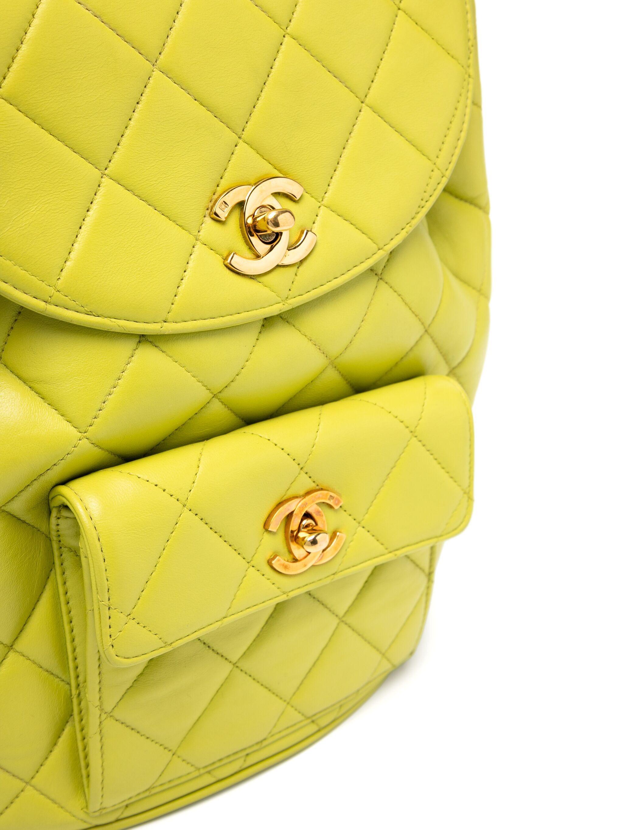 Vert Sac à dos Duma Cc en cuir d'agneau matelassé vert citron vintage Chanel, années 1990 en vente
