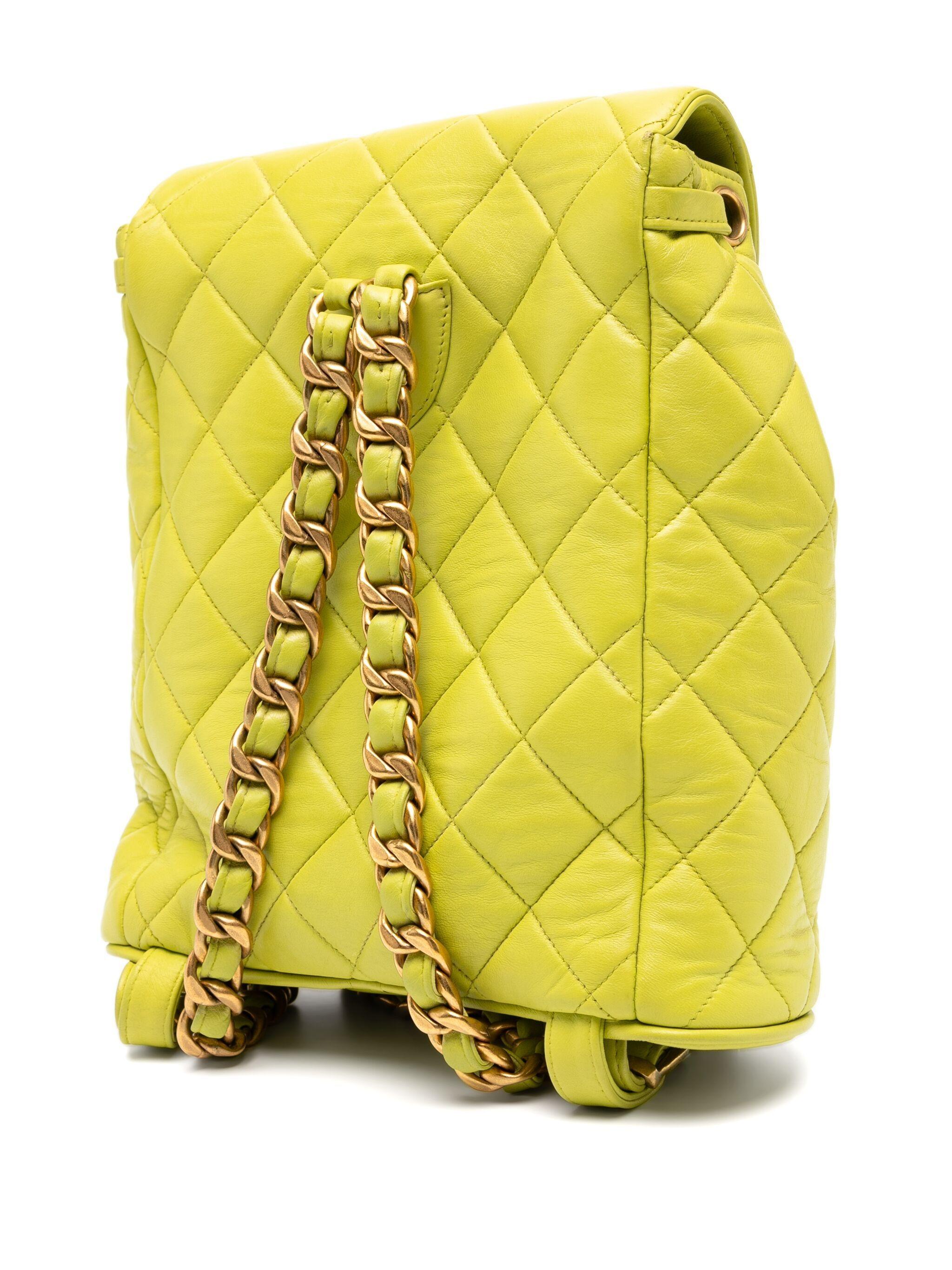 Sac à dos Duma Cc en cuir d'agneau matelassé vert citron vintage Chanel, années 1990 Bon état - En vente à Miami, FL