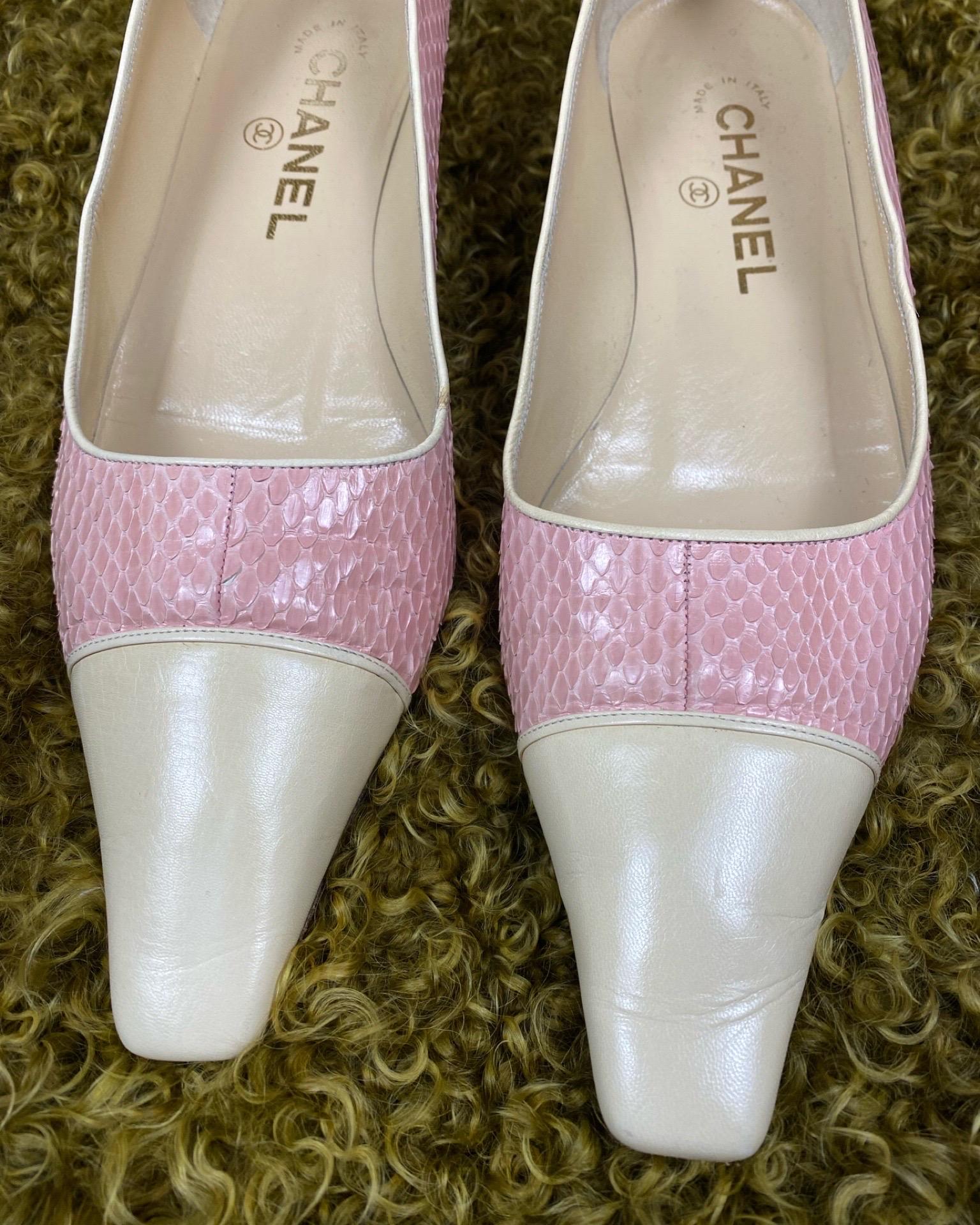 These rare Chanel square-toe flats are crafted from watersnake skin and leather, and are in very good condition for a piece from the 1990s era. The design features a unique 'space age' aesthetic and showcases expert Italian craftsmanship. A truly