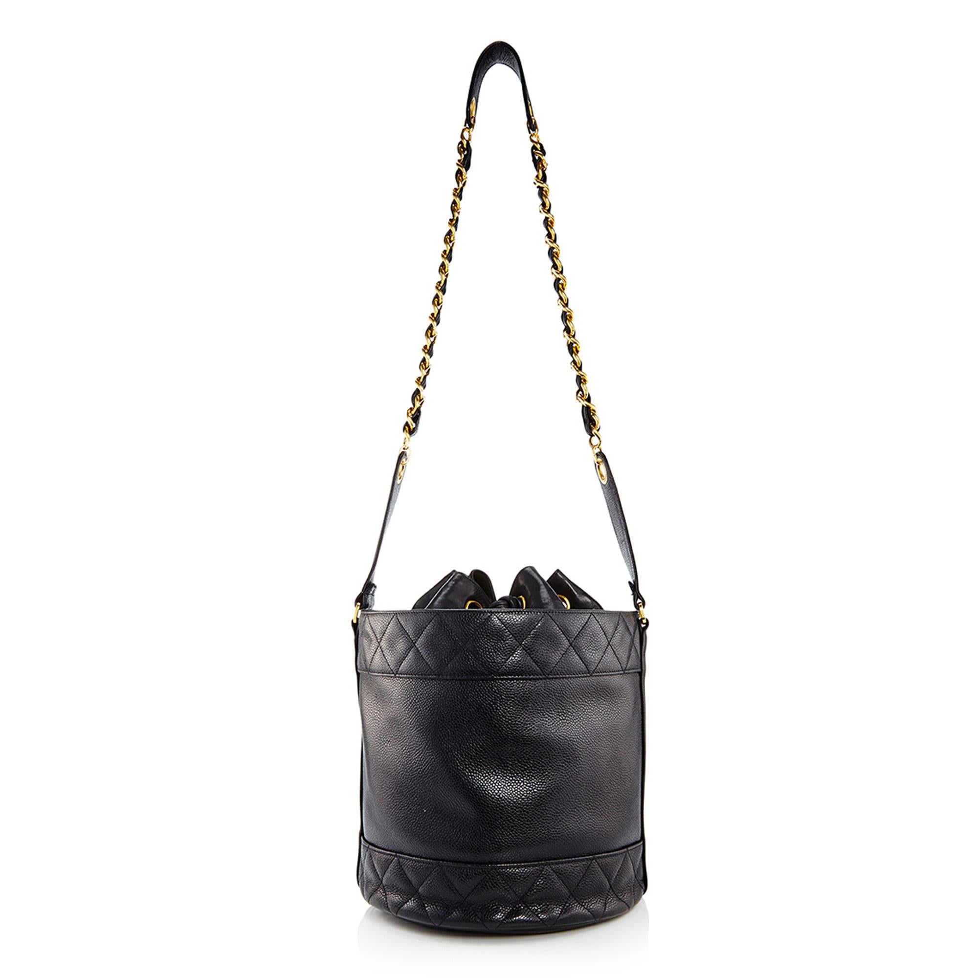 Chanel 1991 Black Caviar Leather Vintage Drawstring Drum Shaped Shoulder Bag In Good Condition For Sale In Miami, FL