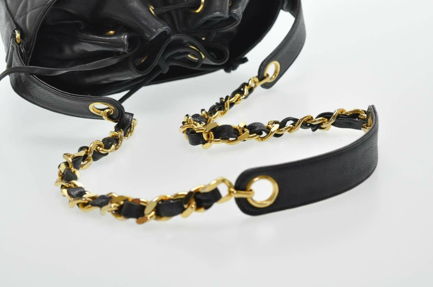 Chanel 1991 Black Caviar Leather Vintage Drawstring Drum Shaped Shoulder Bag For Sale 3