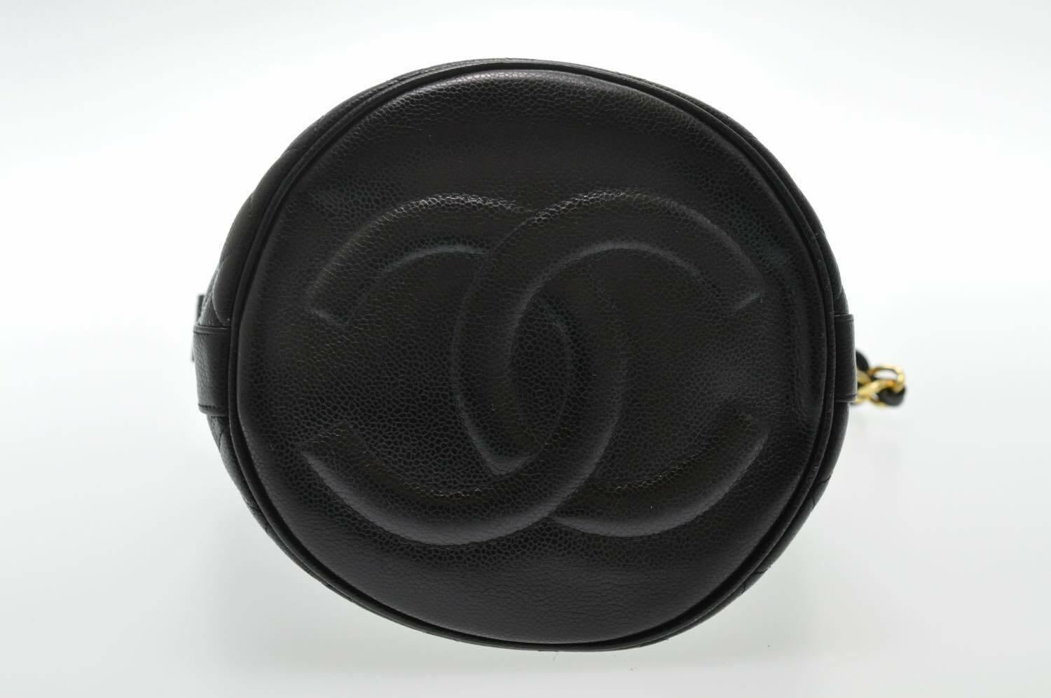 Chanel 1991 Black Caviar Leather Vintage Drawstring Drum Shaped Shoulder Bag For Sale 4