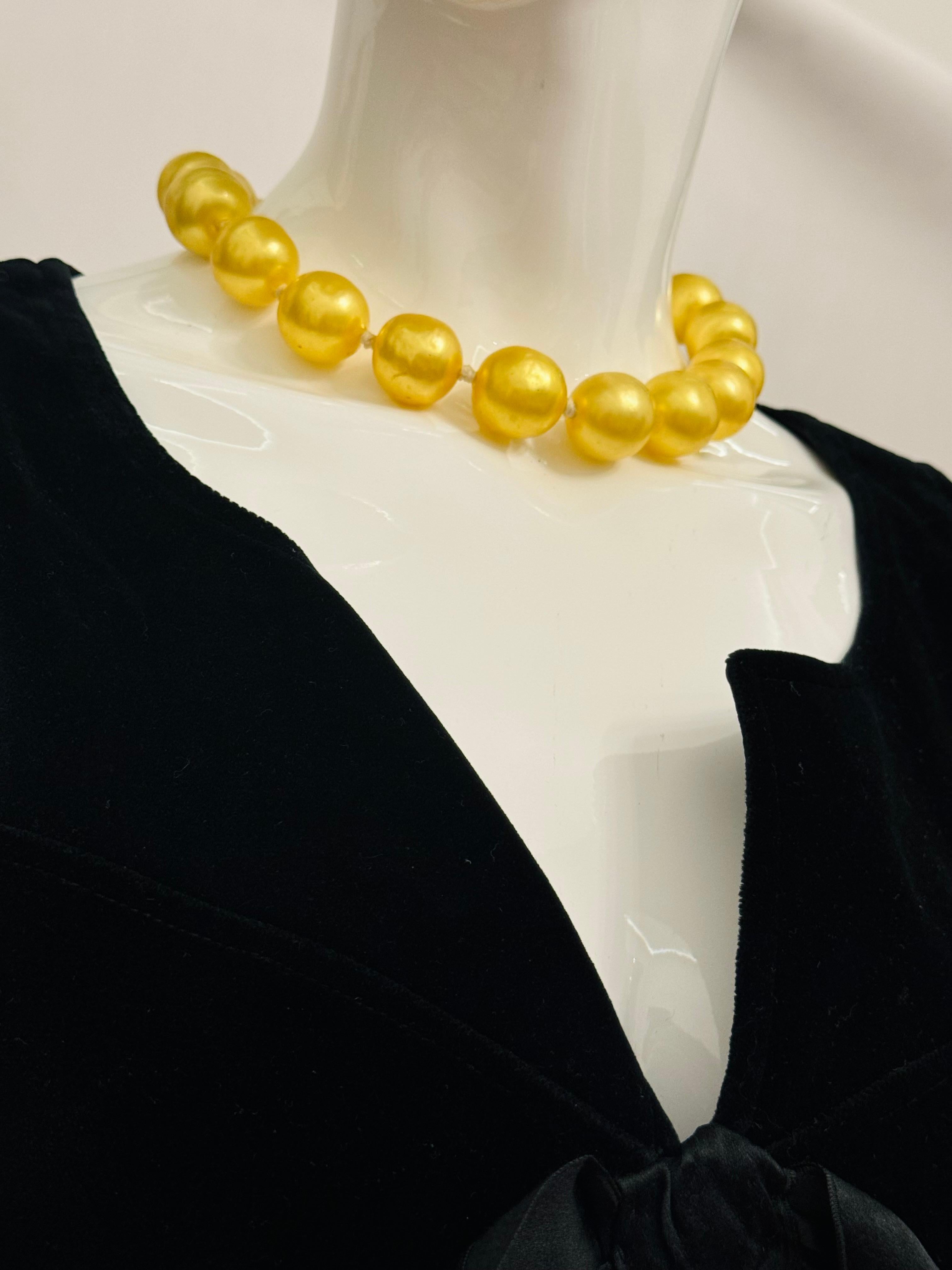 Chanel 1991 collana girocollo con perle di vetro giallo Gripoix di Karl Lagerfeld in vendita 7