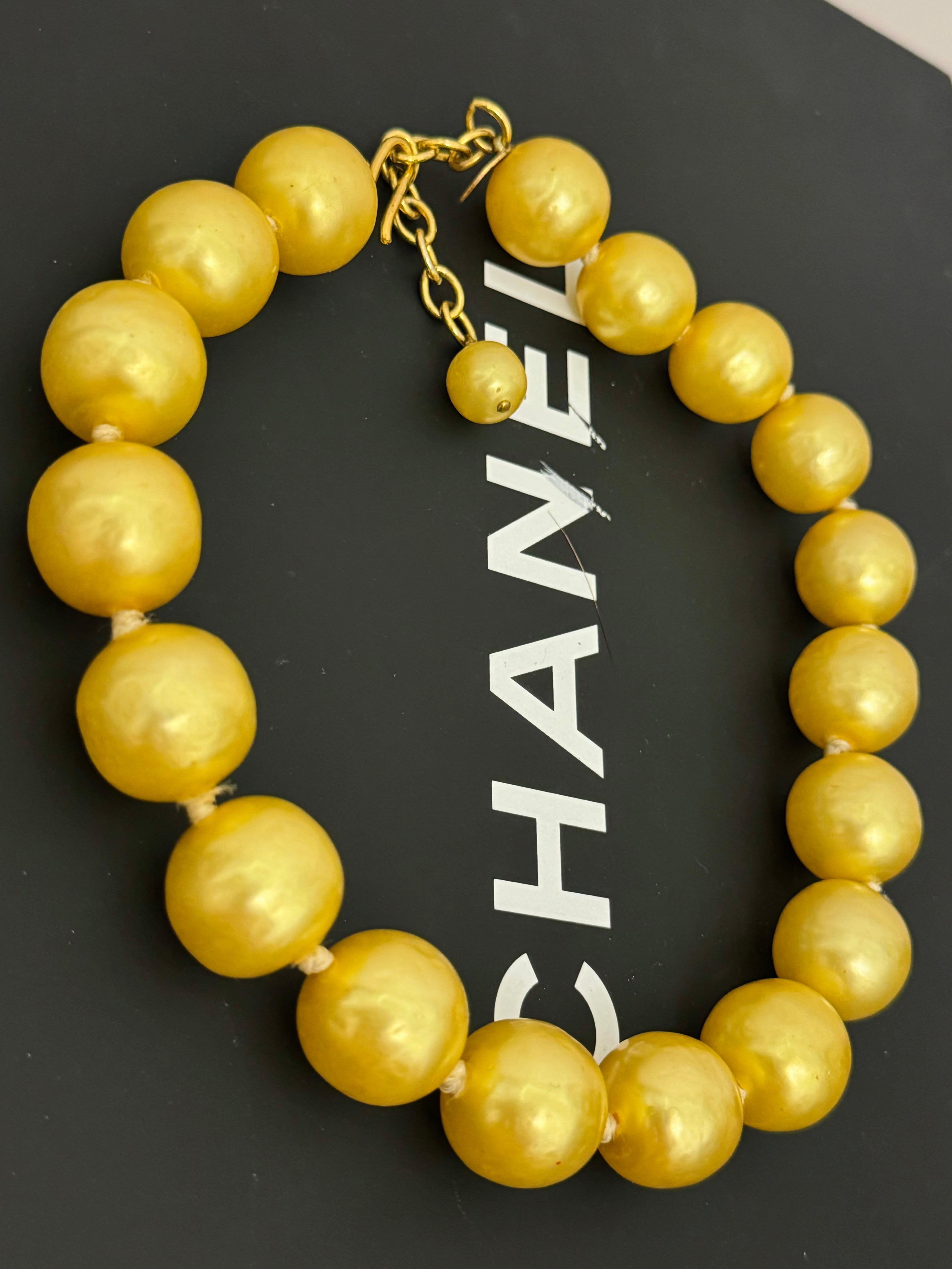 Chanel 1991 collana girocollo con perle di vetro giallo Gripoix di Karl Lagerfeld in vendita 8