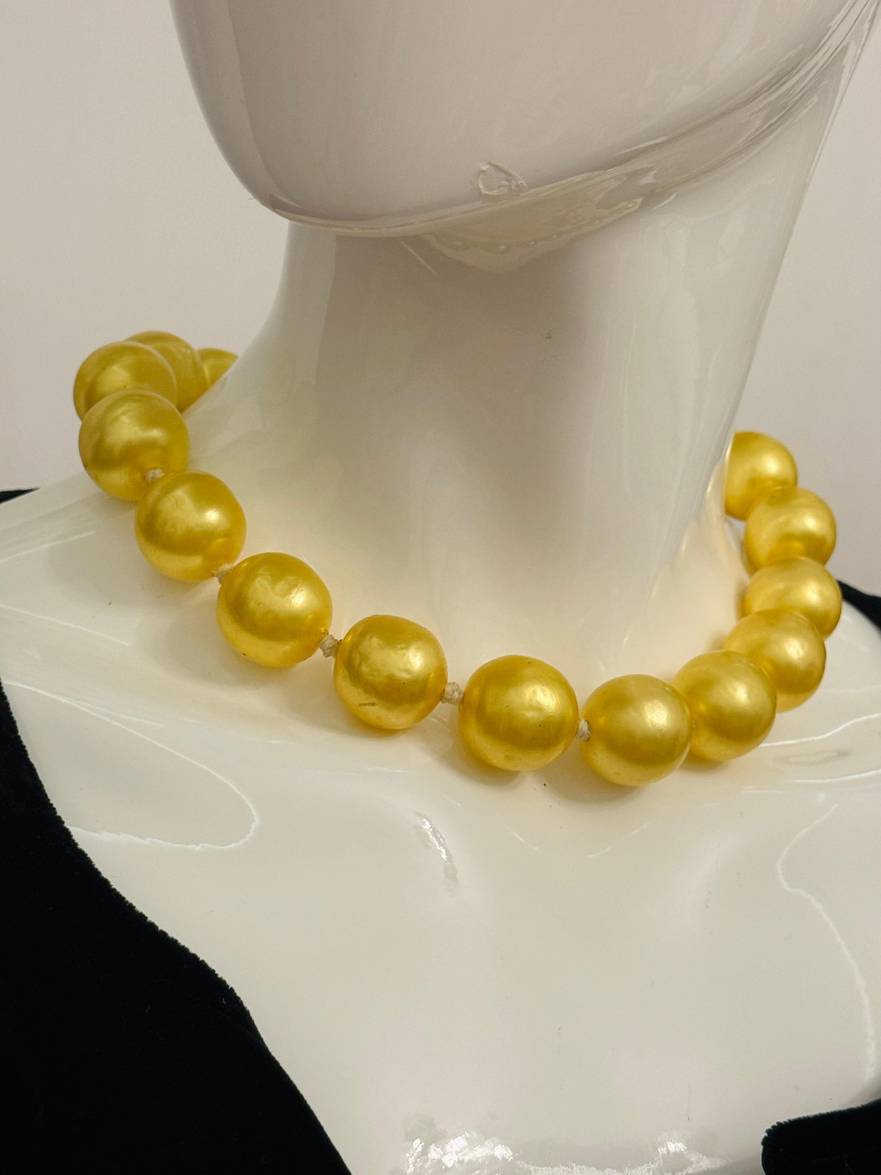 Chanel 1991 collana girocollo con perle di vetro giallo Gripoix di Karl Lagerfeld in vendita 9