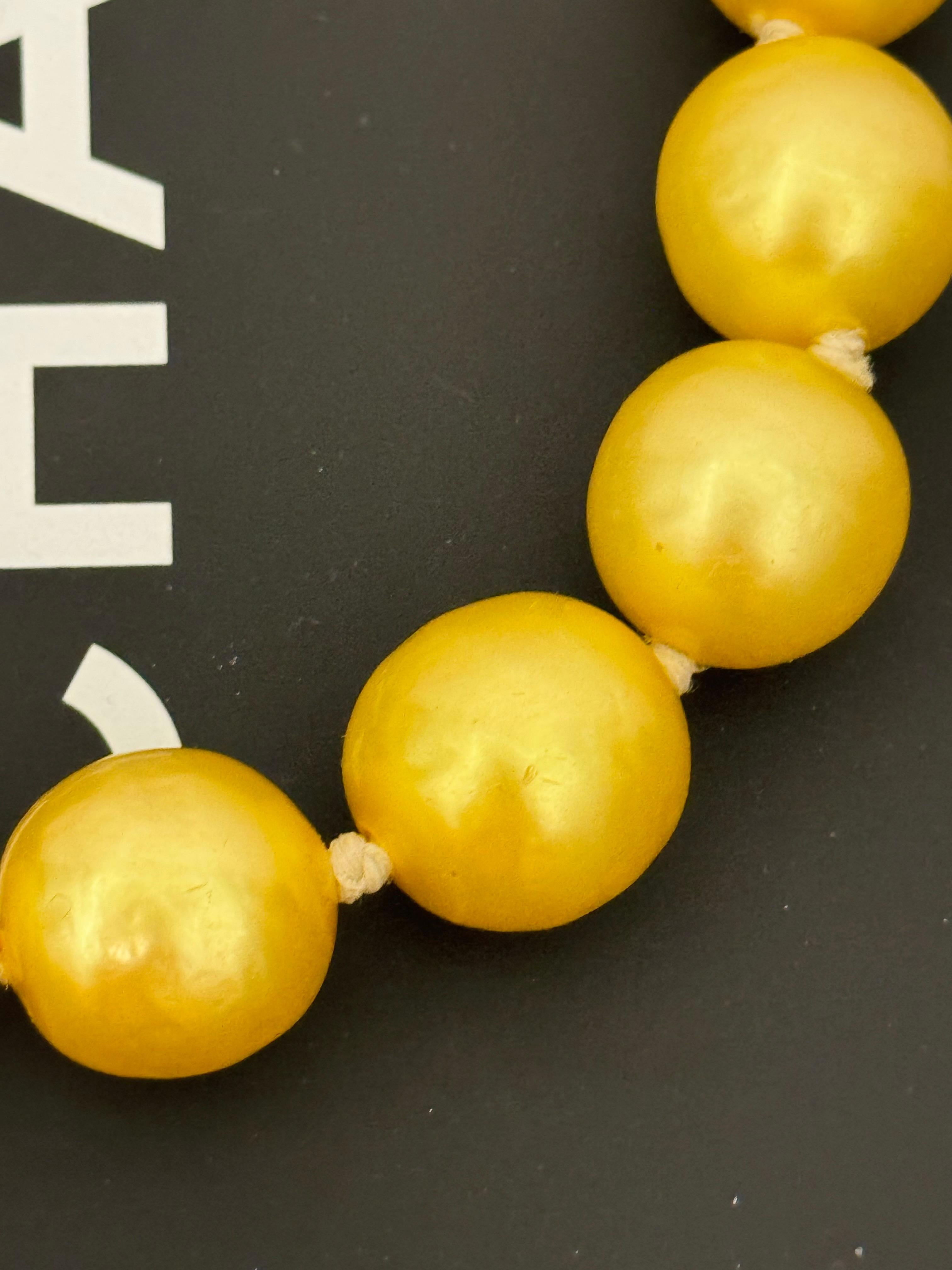 Chanel 1991 collana girocollo con perle di vetro giallo Gripoix di Karl Lagerfeld in vendita 4