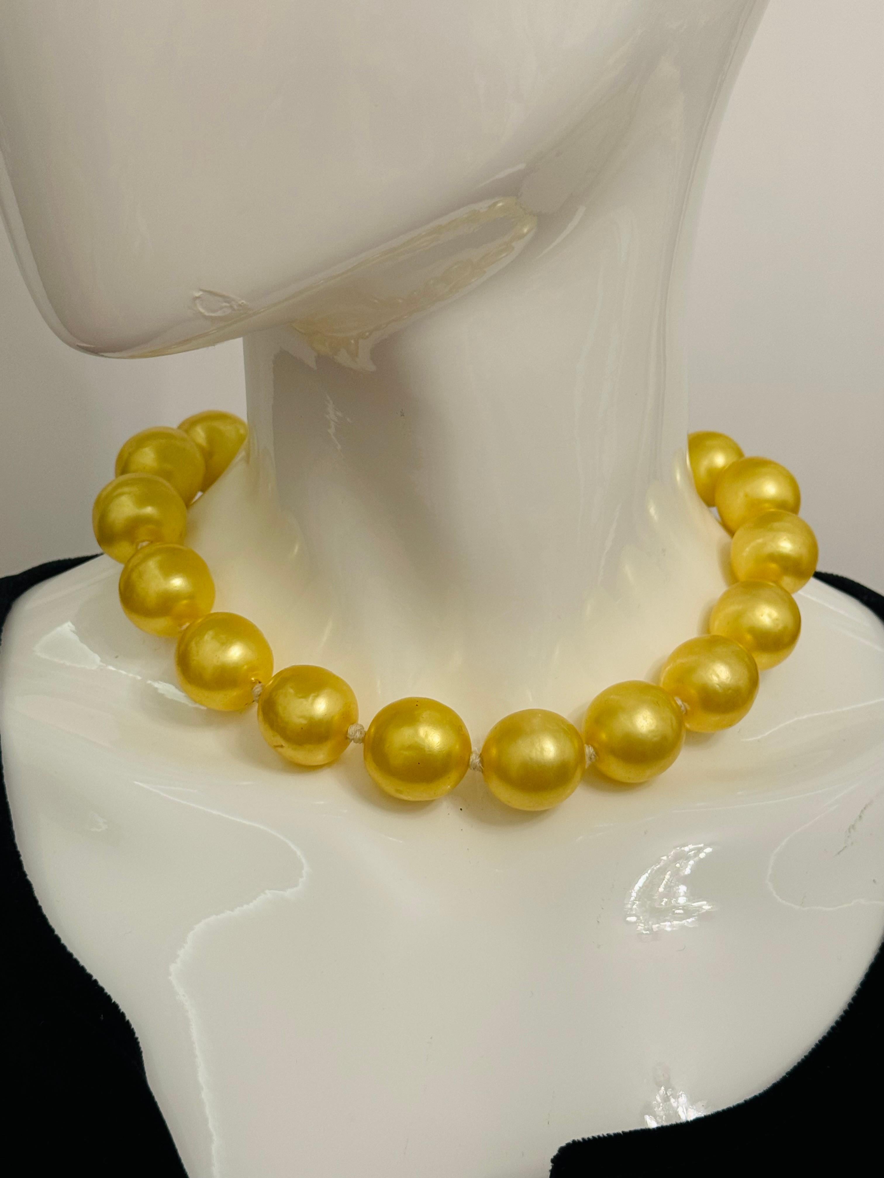 Chanel 1991 collana girocollo con perle di vetro giallo Gripoix di Karl Lagerfeld in vendita 5