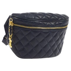 Chanel 1991 blu navy trapuntato in pelle d'agnello vintage, marsupio con cintura a vita, bum bag