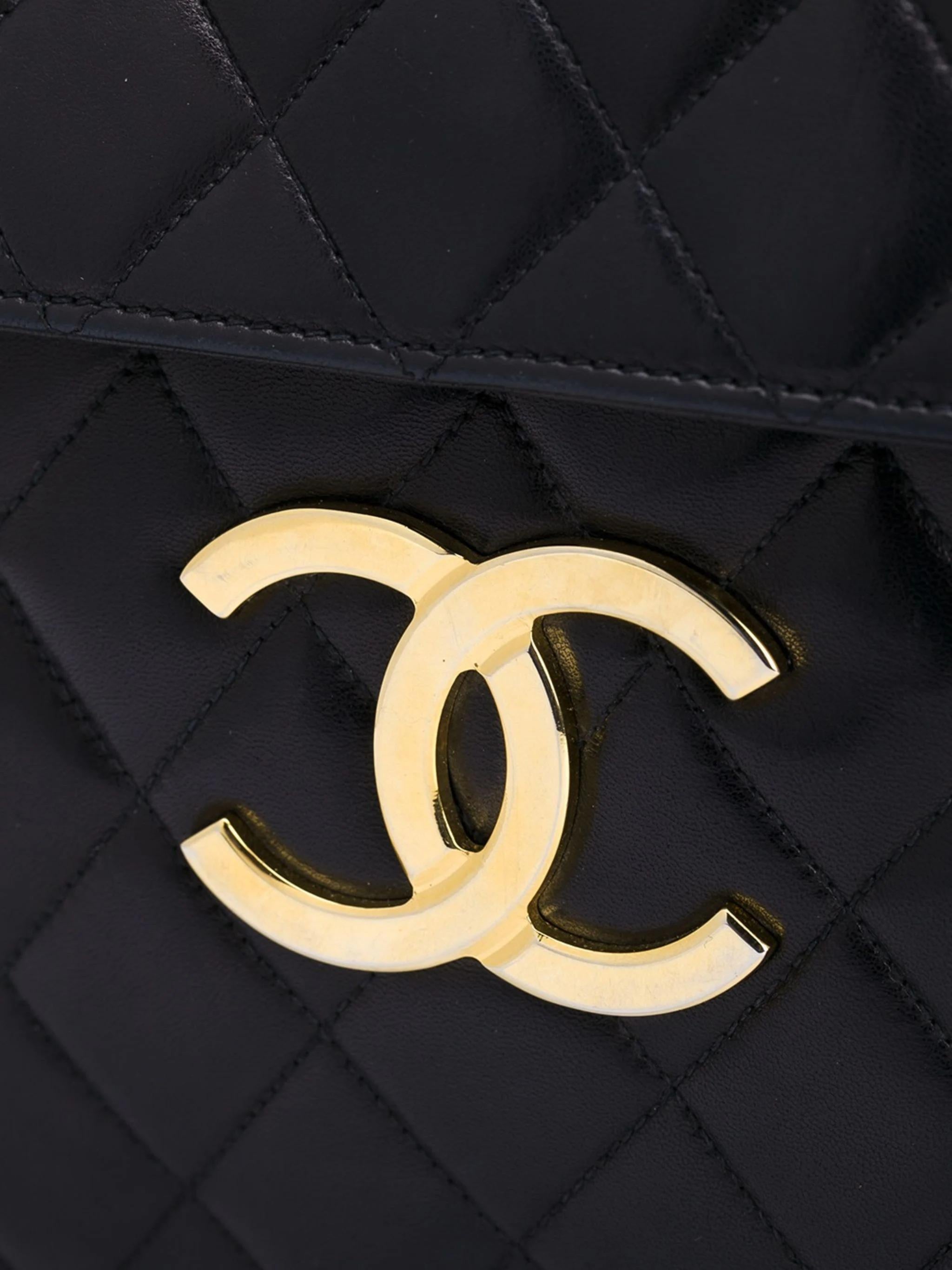 Chanel 1991 Quilted Lambskin Vintage Jumbo Maxi Flap Bag In Good Condition For Sale In Miami, FL