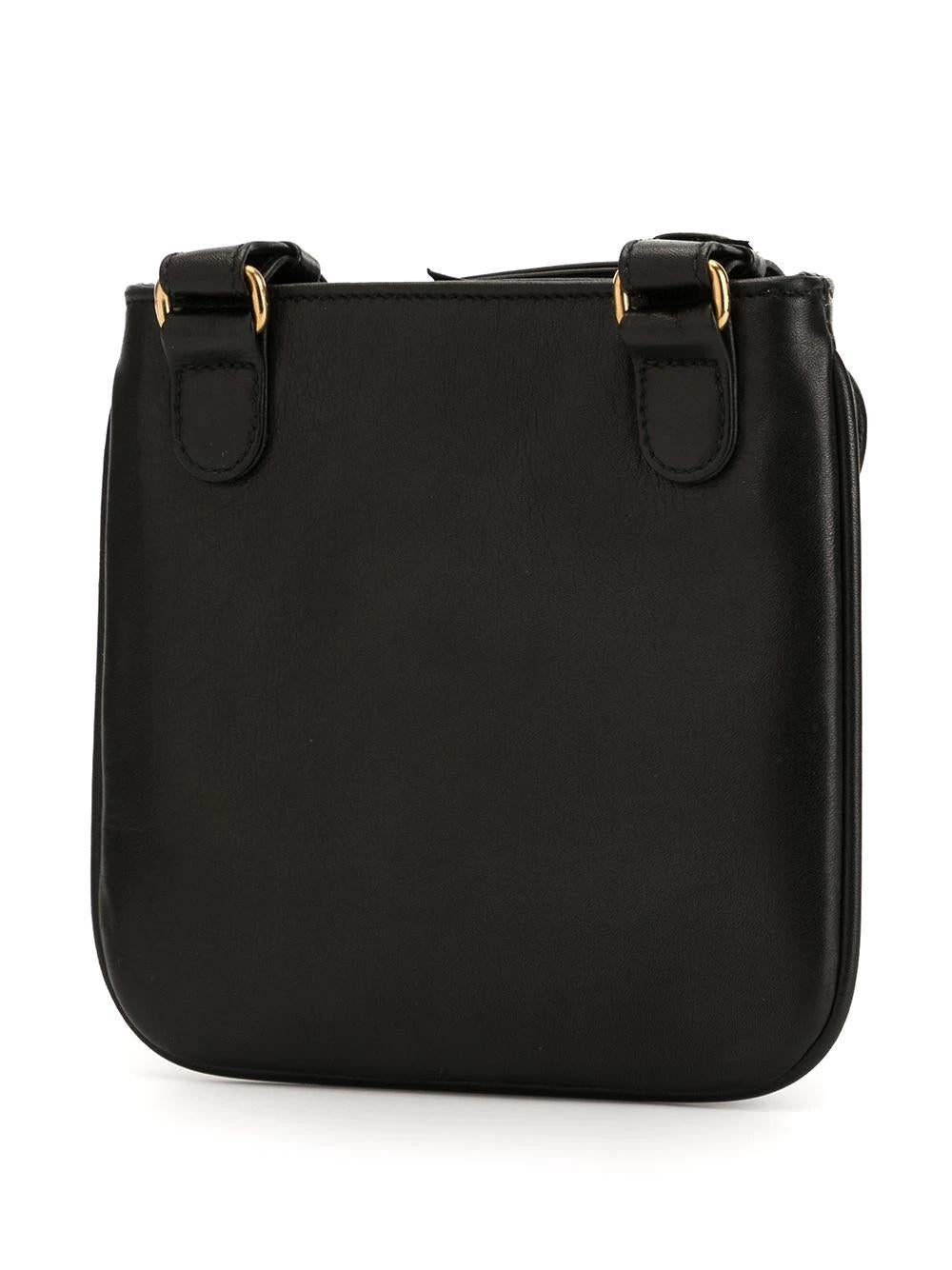 Chanel 1991 Seltene Vintage Schwarze Vintage-Gürteltasche aus Lammfell CC mit Stickerei an der Taille im Angebot 2