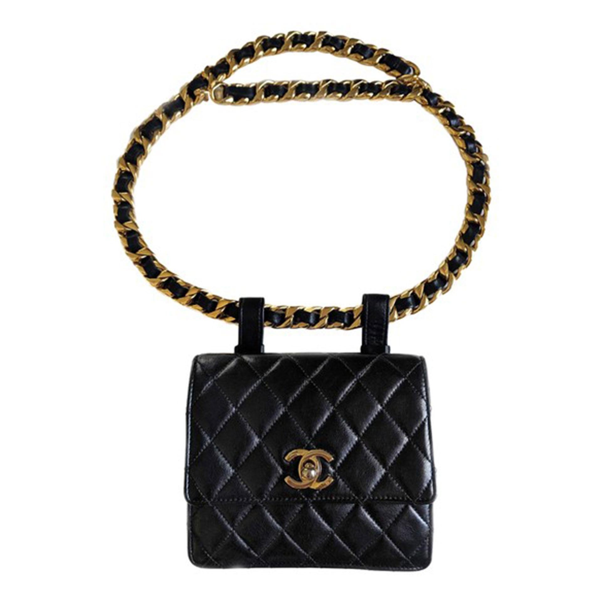Chanel 1991 VERY RARE VINTAGE Waist Belt Bag Fanny Pack

Year: 1991 {VINTAGE 30 Years}
Gold Hardware
Quilted leather
Thick chain belt

Made in Italy