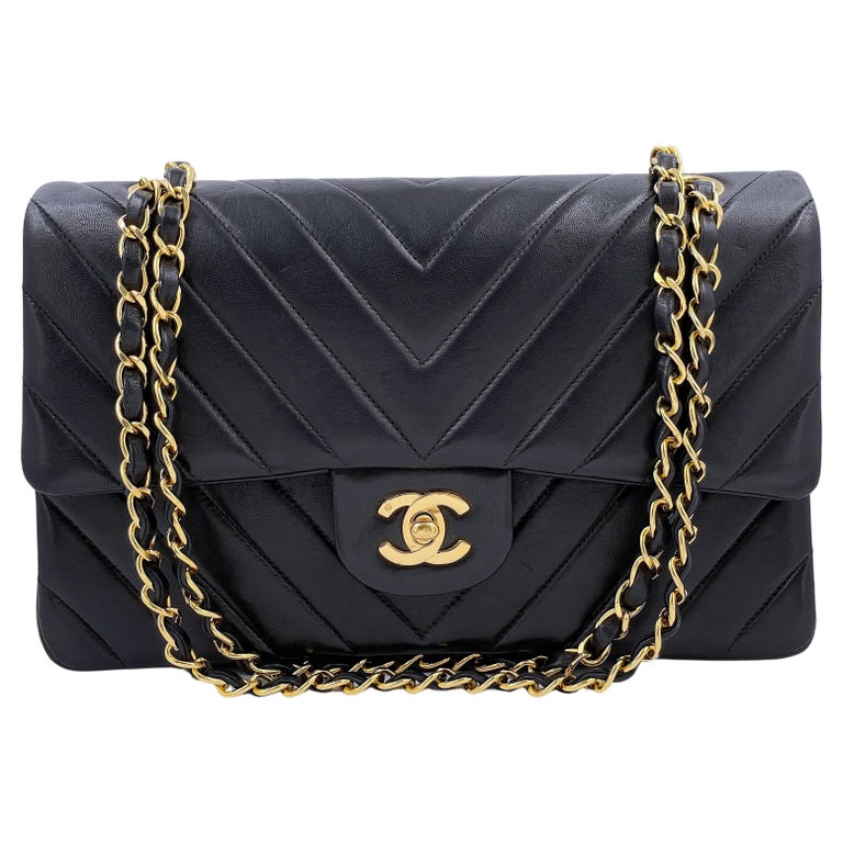 Chanel 1991 Vintage Black Chevron Medium Classic Double Flap Bag 24k GHW  66870 For Sale at 1stDibs