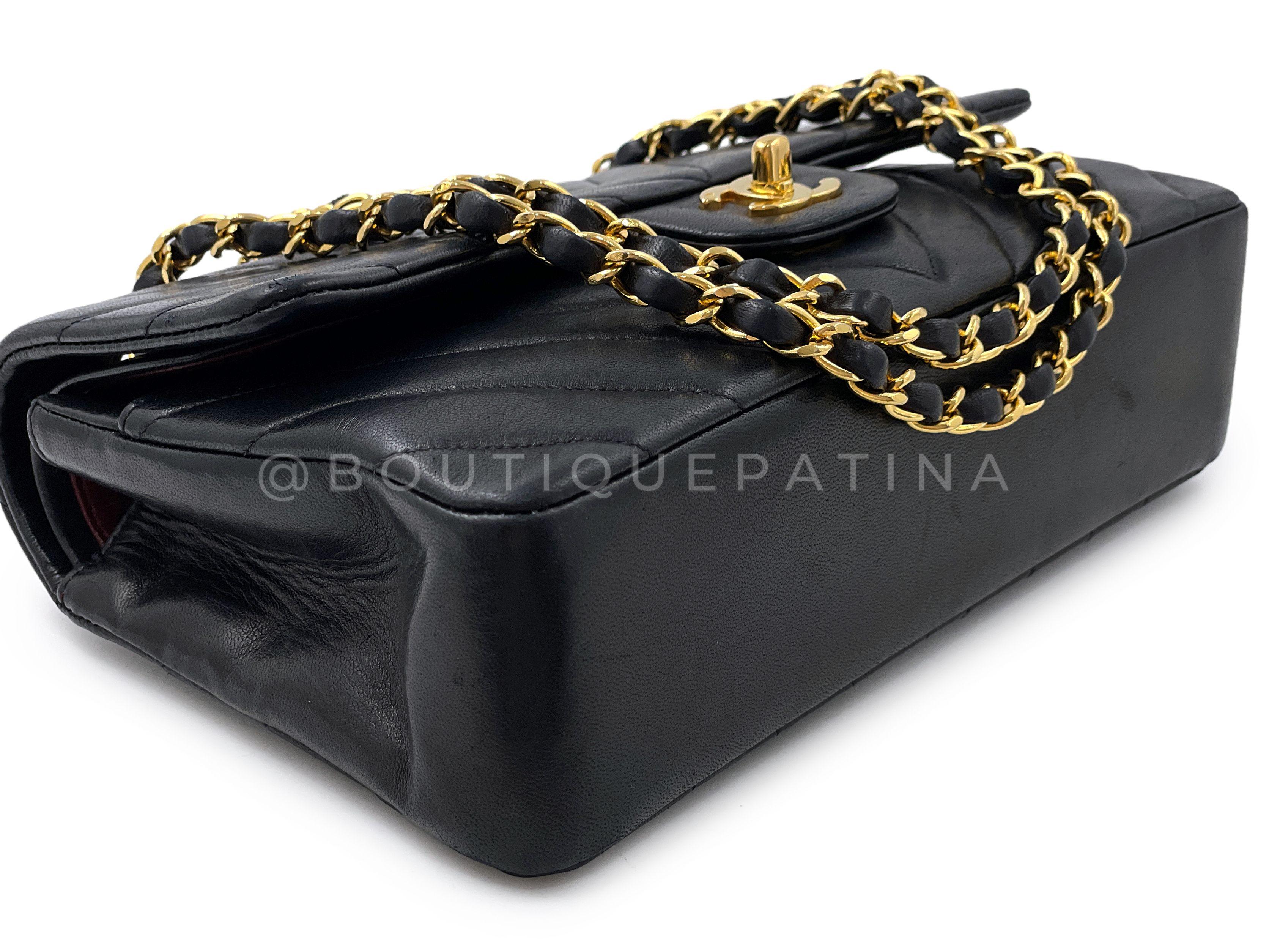 Chanel 1991 Vintage Black Chevron Medium Classic Double Flap Bag 24k GHW 67013 For Sale 3