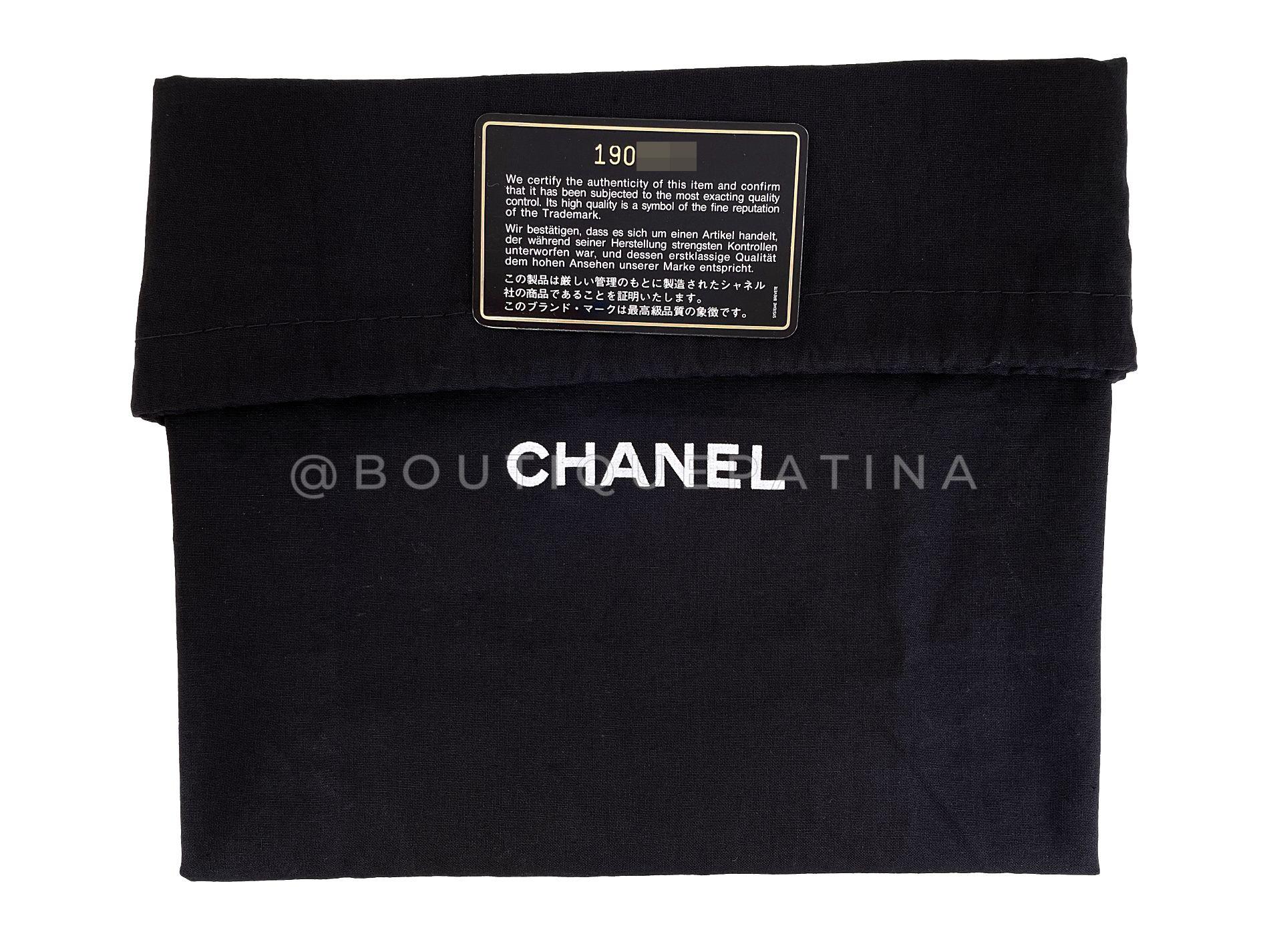 Chanel 1991 Vintage Black Chevron Medium Classic Double Flap Bag 24k GHW 67990 en vente 9