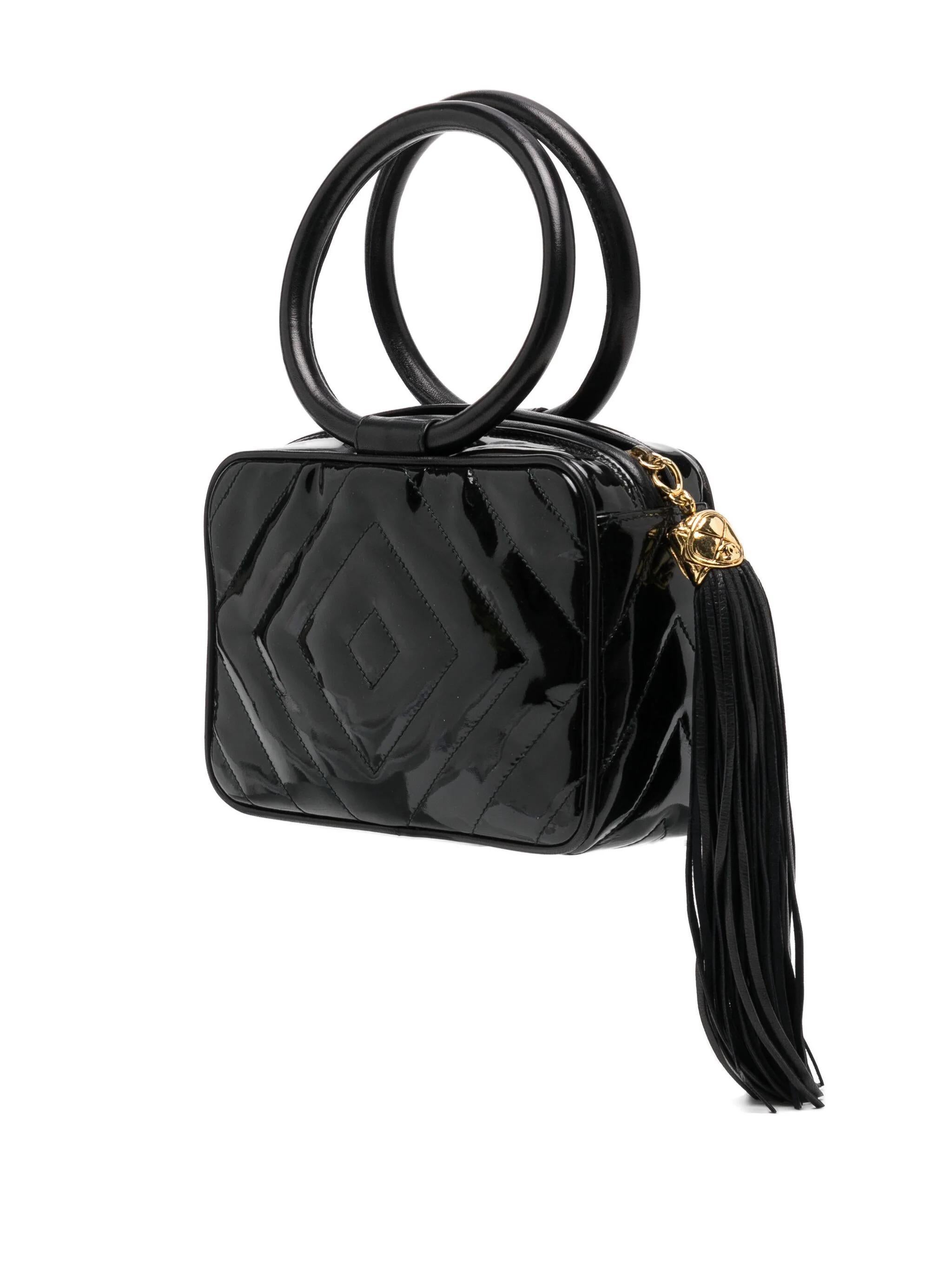 Chanel 1991 Vintage Kreis Top Handle Quaste Chevron Kamera Tote (Schwarz) im Angebot