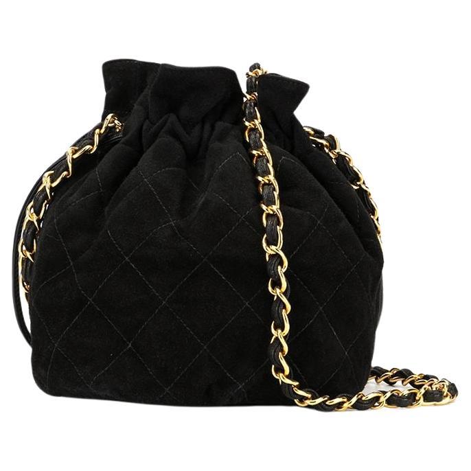 Chanel 1991 Vintage Drawstring Suede Mini Bucket Crossbody Shoulder Bag In Good Condition For Sale In Miami, FL