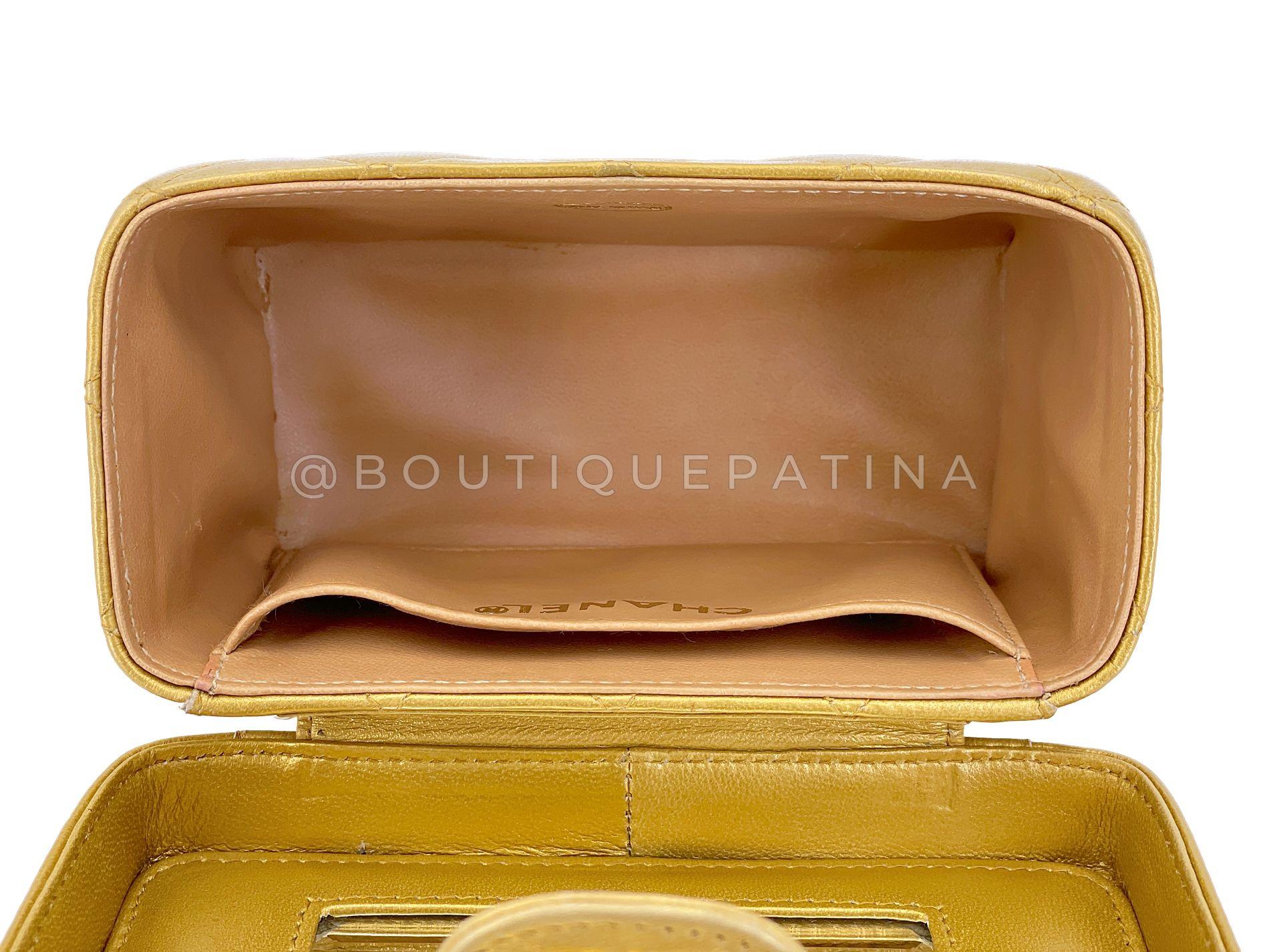 Chanel 1991 Vintage Gold Bronze Petite Vanity Bag 24k GHW 68925 en vente 5