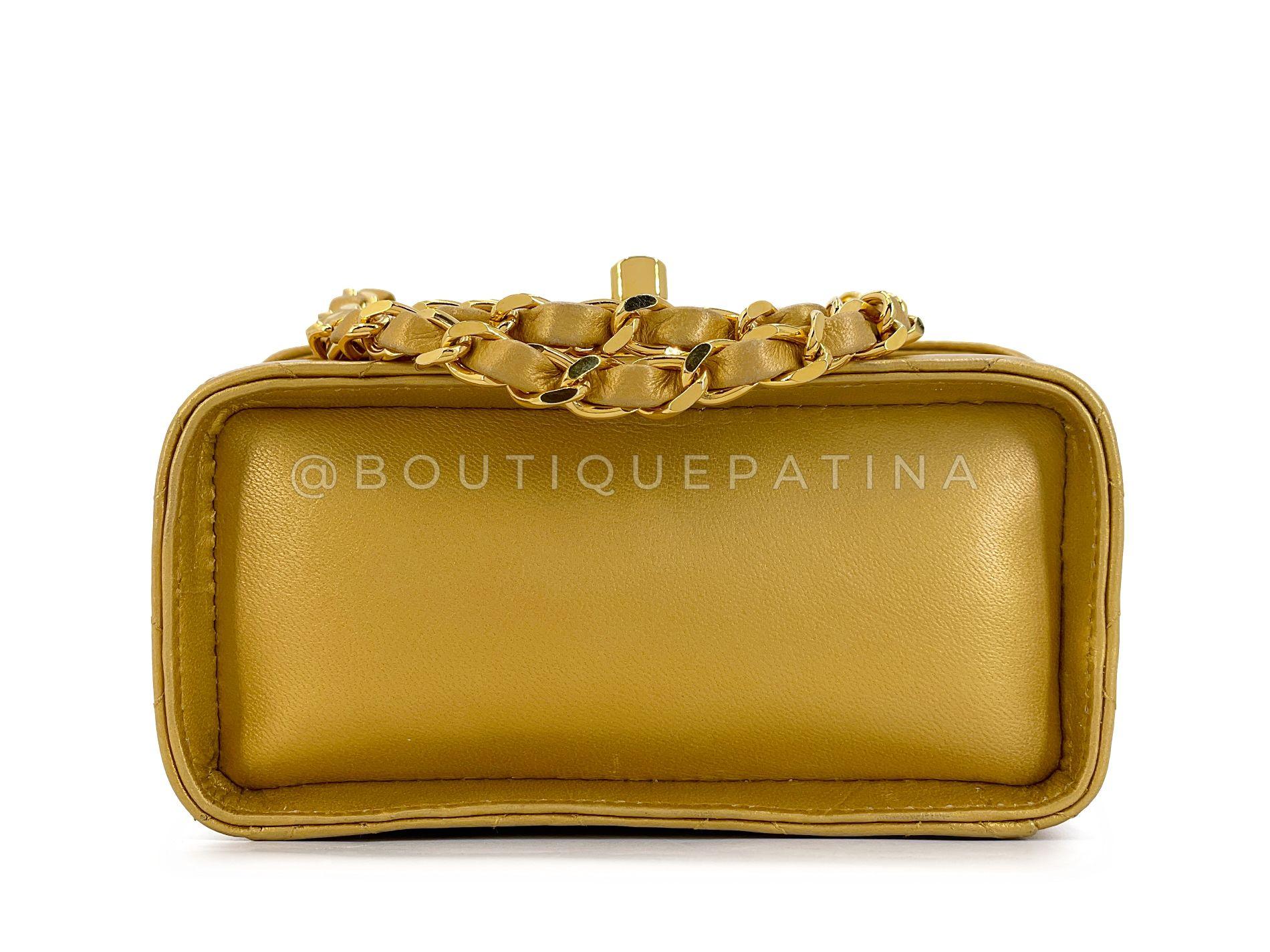 Chanel 1991 Vintage Gold Bronze Petite Vanity Bag 24k GHW 68925 en vente 1
