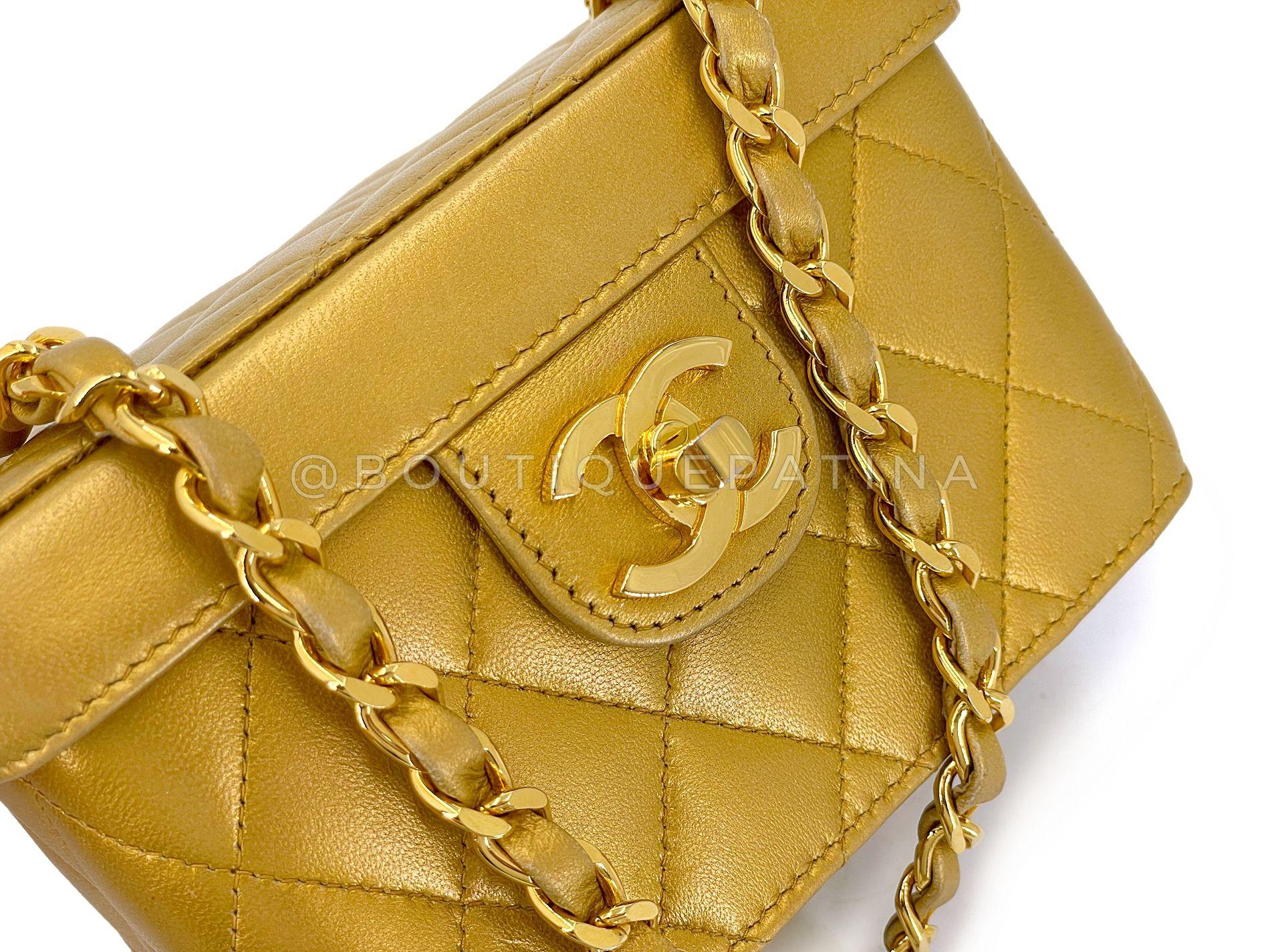 Chanel 1991 Vintage Gold Bronze Petite Vanity Bag 24k GHW 68925 en vente 3