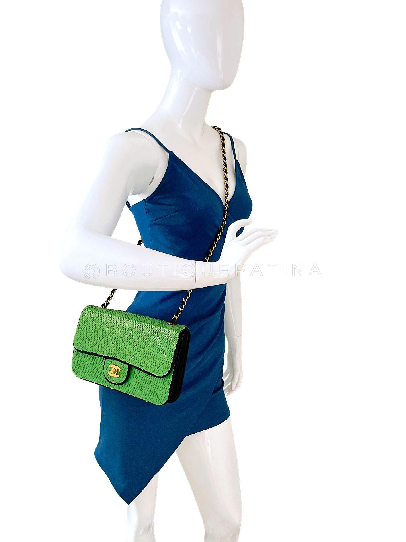 Chanel 1991 Vintage Iridescent Green Sequin Medium Flap Bag 24k GHW 67976 For Sale 10