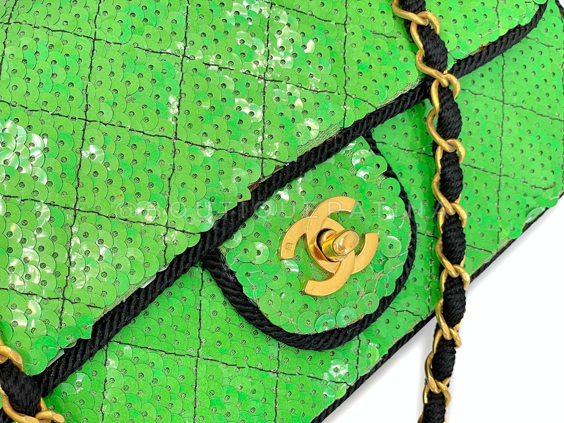 Chanel 1991 Vintage Iridescent Green Sequin Medium Flap Bag 24k GHW 67976 For Sale 4