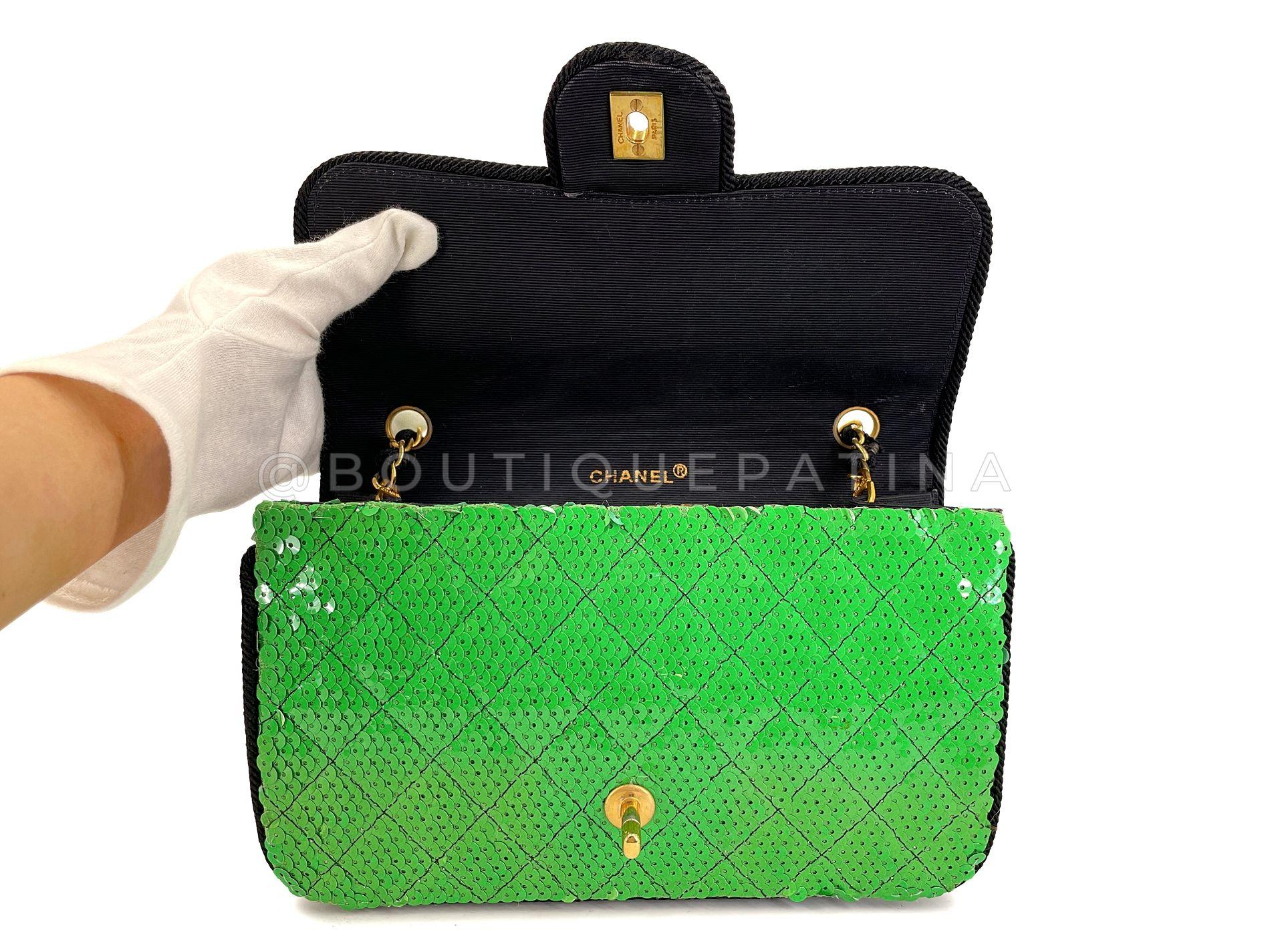 Chanel 1991 Vintage Iridescent Green Sequin Medium Flap Bag 24k GHW 67976 For Sale 5