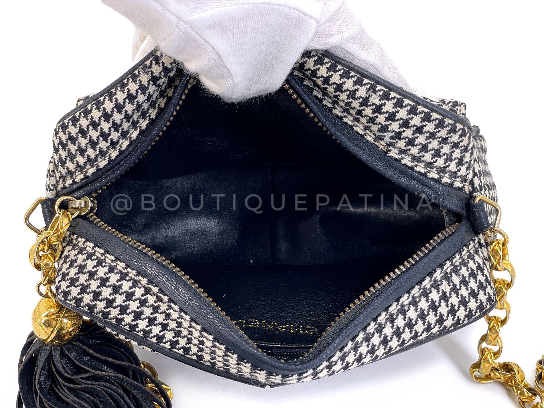 Chanel 1991 Vintage Mini Houndstooth Camera Bag 24k GHW Black White 68256 For Sale 8