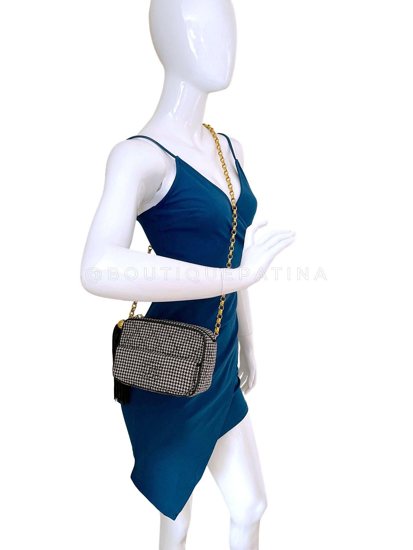 Chanel 1991 Vintage Mini Houndstooth Camera Bag 24k GHW Black White 68256 For Sale 12