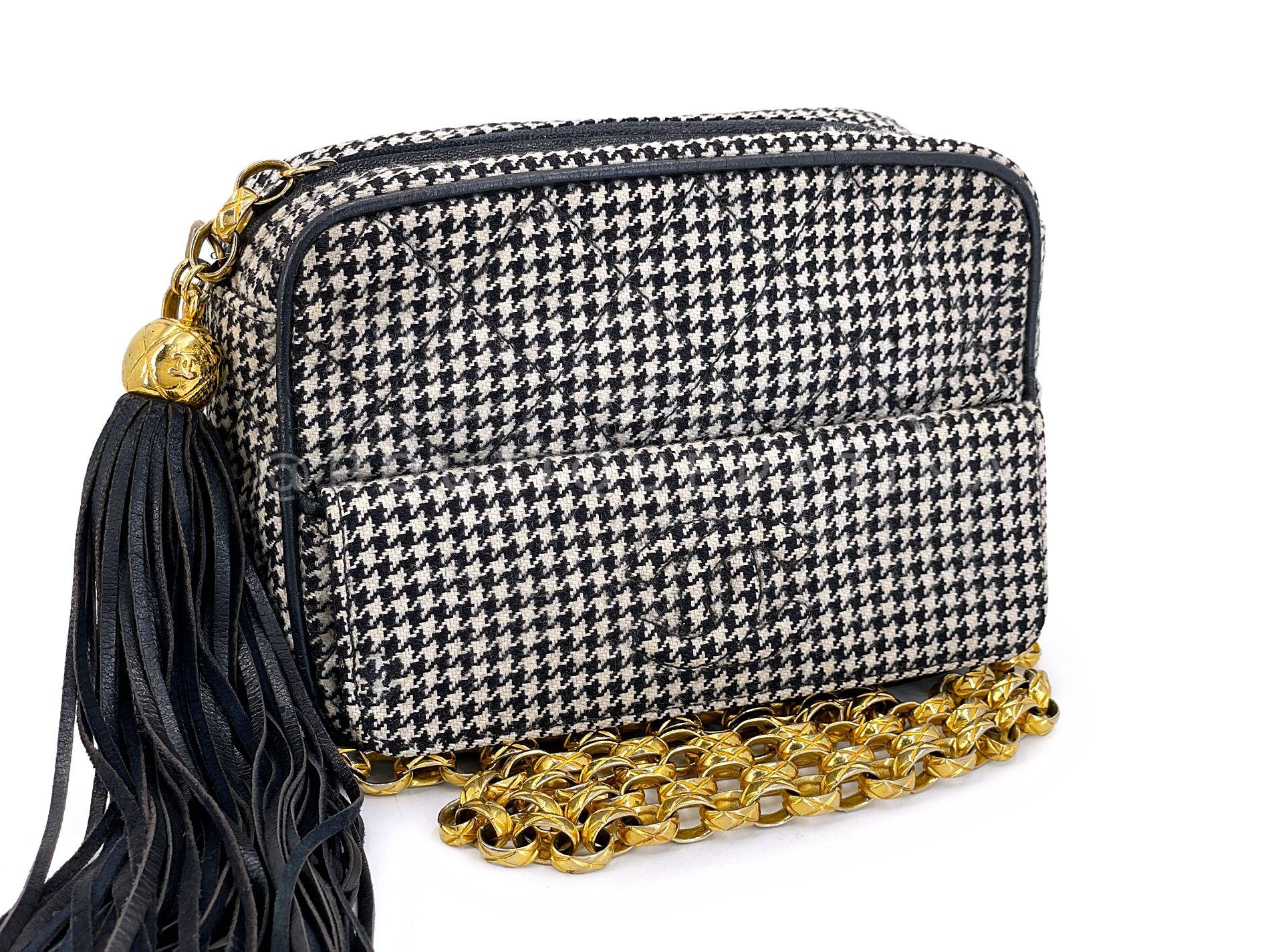 Women's Chanel 1991 Vintage Mini Houndstooth Camera Bag 24k GHW Black White 68256 For Sale