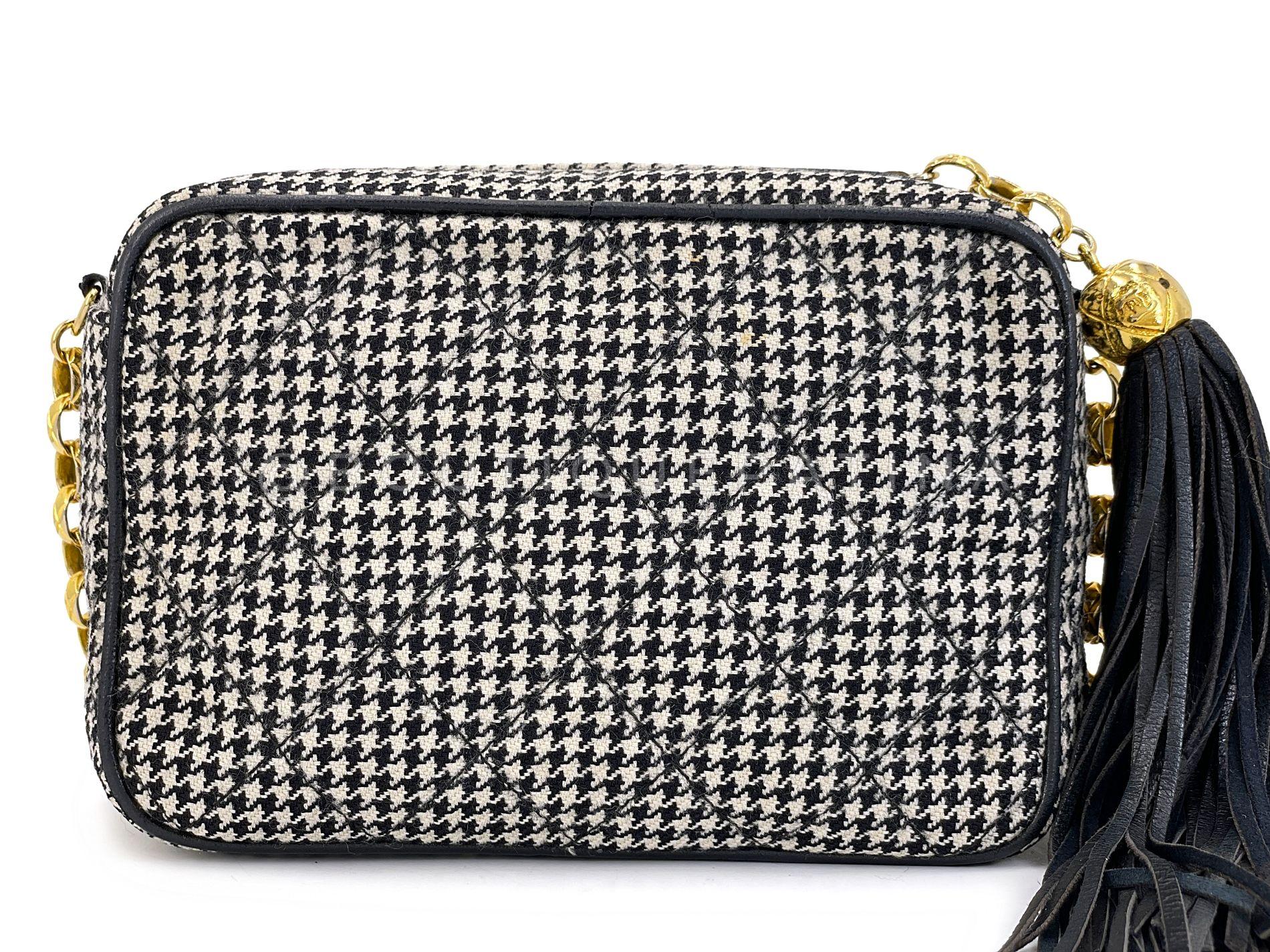 Chanel 1991 Vintage Mini Houndstooth Camera Bag 24k GHW Black White 68256 For Sale 2