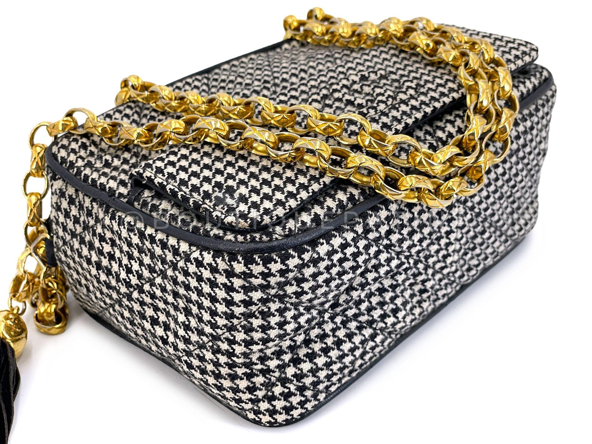 Chanel 1991 Vintage Mini Houndstooth Camera Bag 24k GHW Black White 68256 For Sale 4