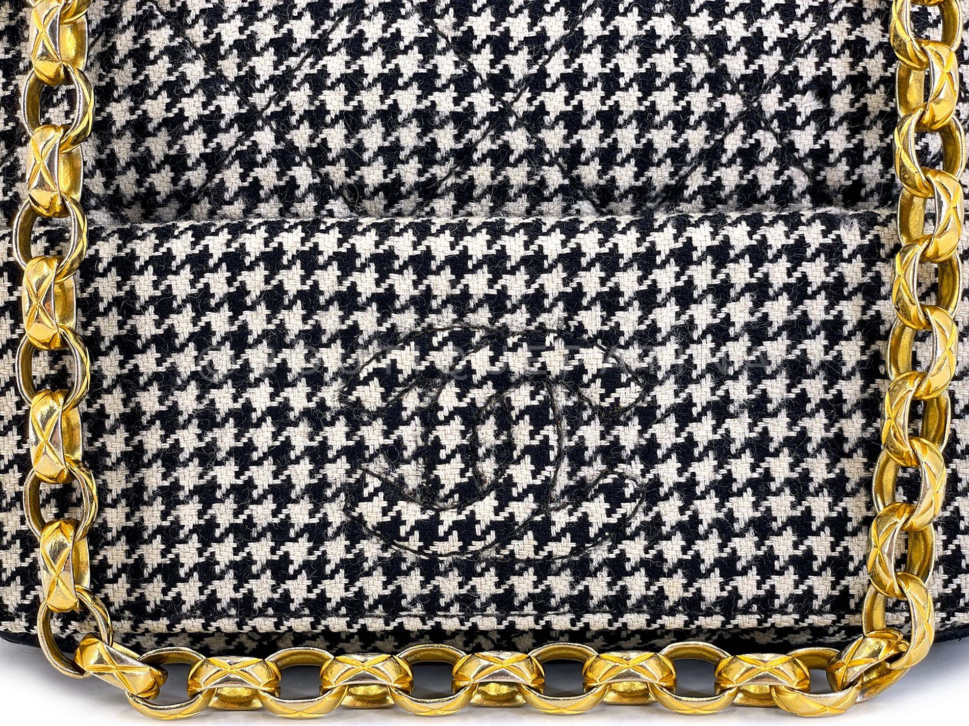 Chanel 1991 Vintage Mini Houndstooth Camera Bag 24k GHW Black White 68256 For Sale 5