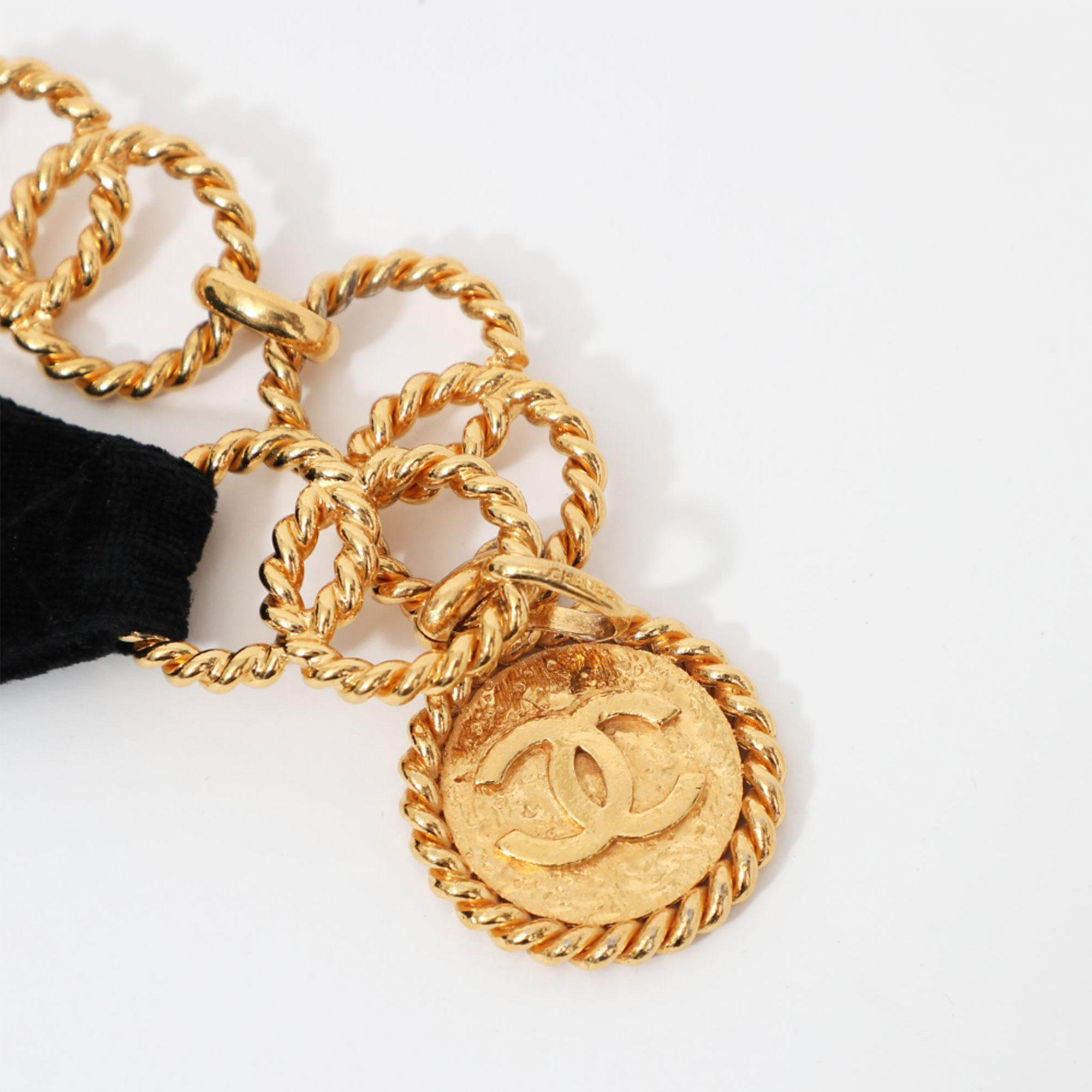 Chanel 1991 Vintage Velvet Quilted Medallion Fanny Pack Waist Belt Bag Rare Bag For Sale 6