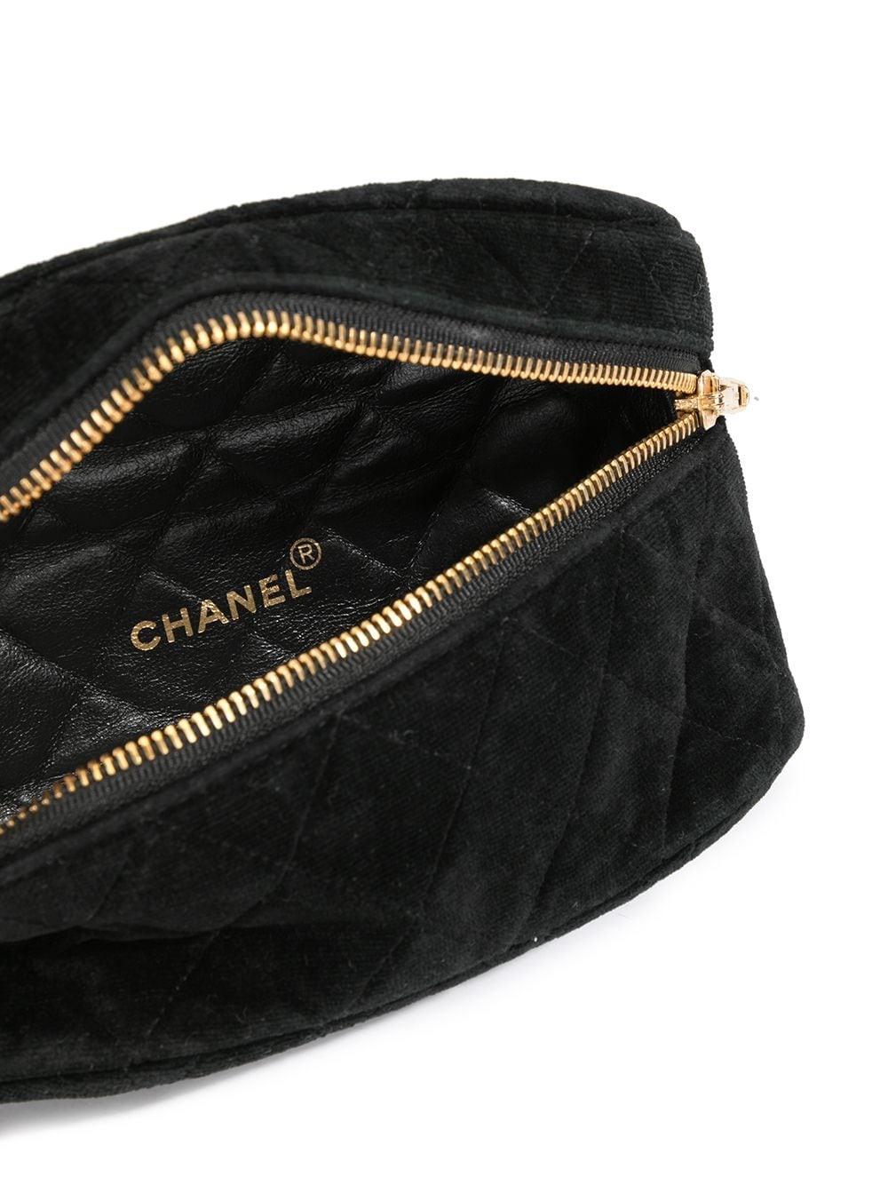 Chanel 1991 Vintage Samt gesteppte Medaillon Fanny Pack Taille Gürteltasche Seltene Tasche im Angebot 10