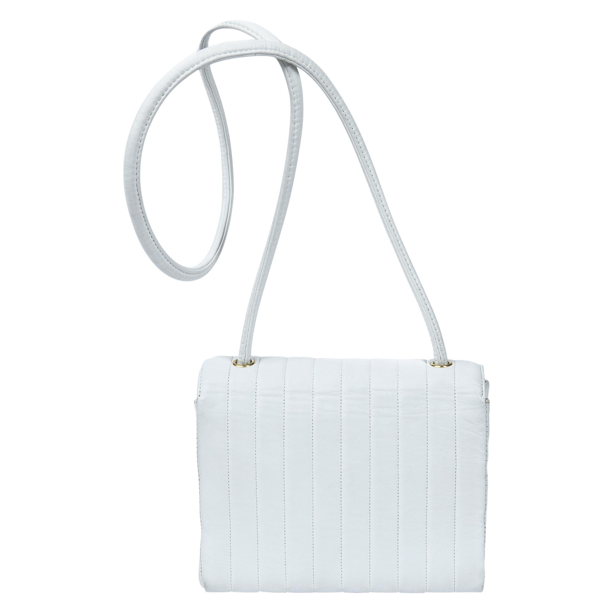 Chanel 1991 White Striated CC Turnlock Flap Bag In Good Condition For Sale In Atlanta, GA