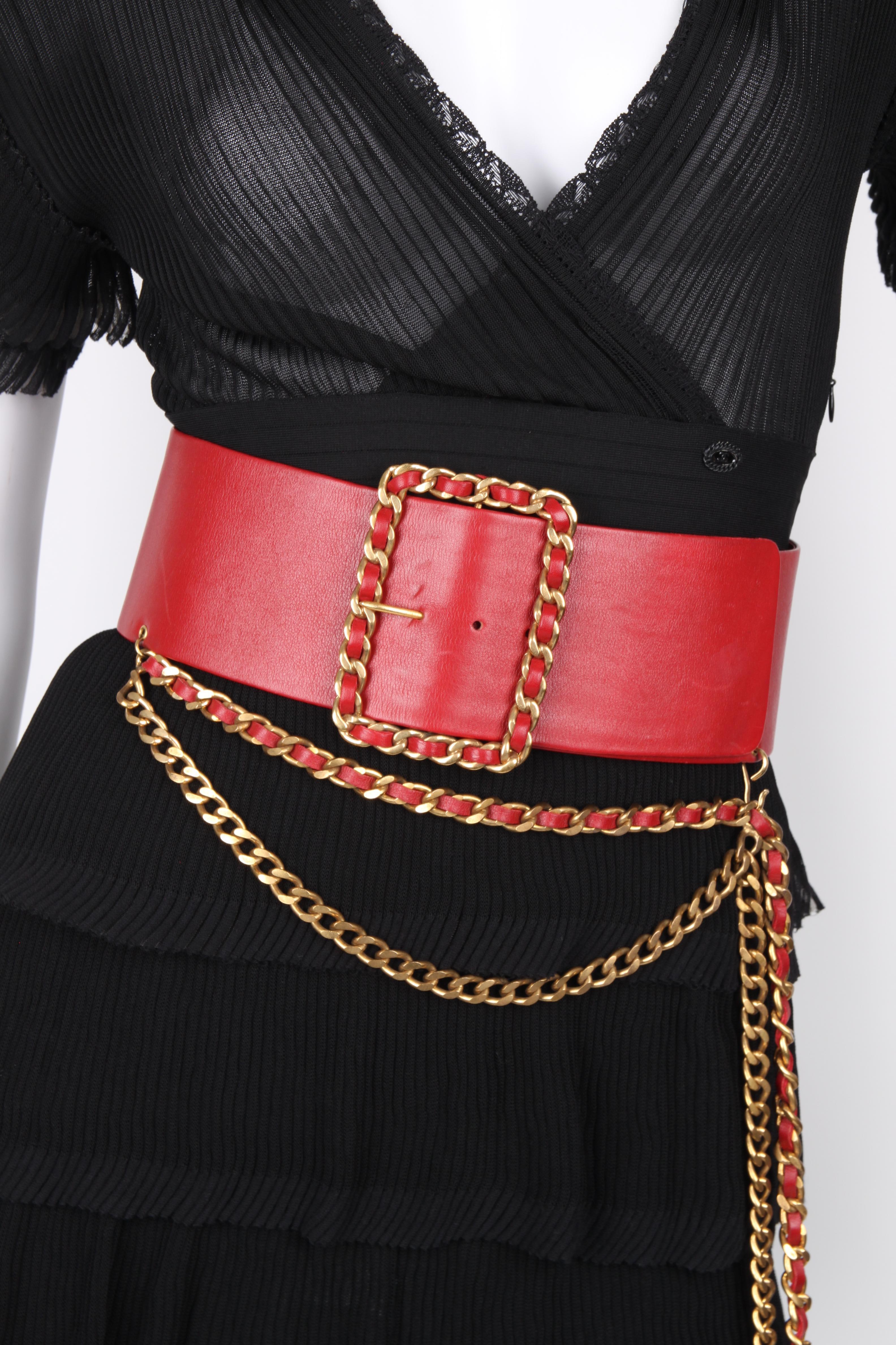 Chanel 1991 Wide Long Chain Medallion Red Leather Belt In Excellent Condition For Sale In Baarn, NL