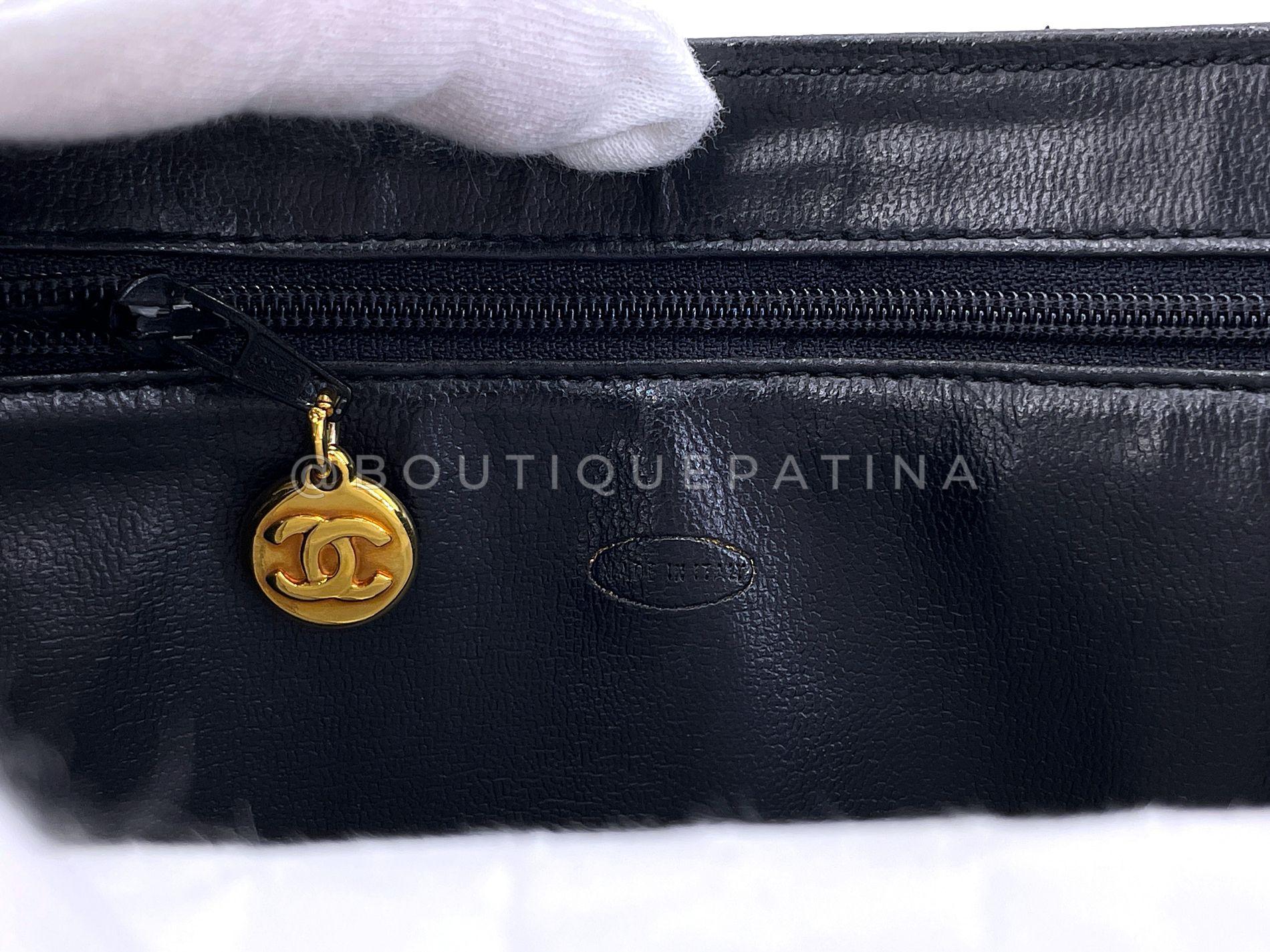 Chanel 1992 Black Vintage Chevron Caviar Encircled CC Flap Bag 24k GHW 68713 en vente 7