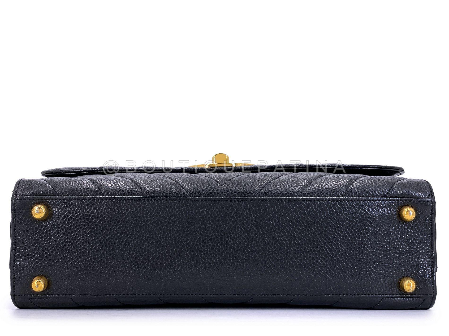 Chanel 1992 Black Vintage Chevron Caviar Encircled CC Flap Bag 24k GHW 68713 en vente 1