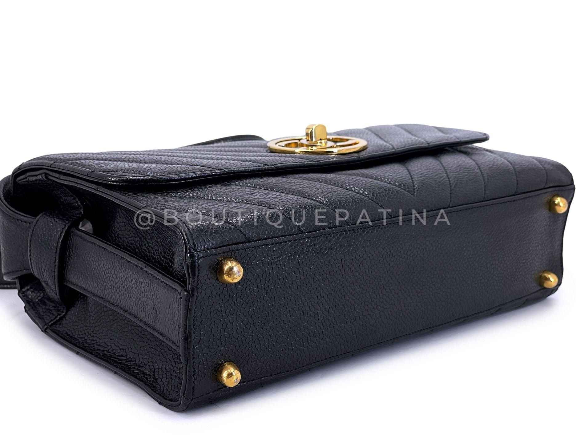Chanel 1992 Black Vintage Chevron Caviar Encircled CC Flap Bag 24k GHW 68713 en vente 2