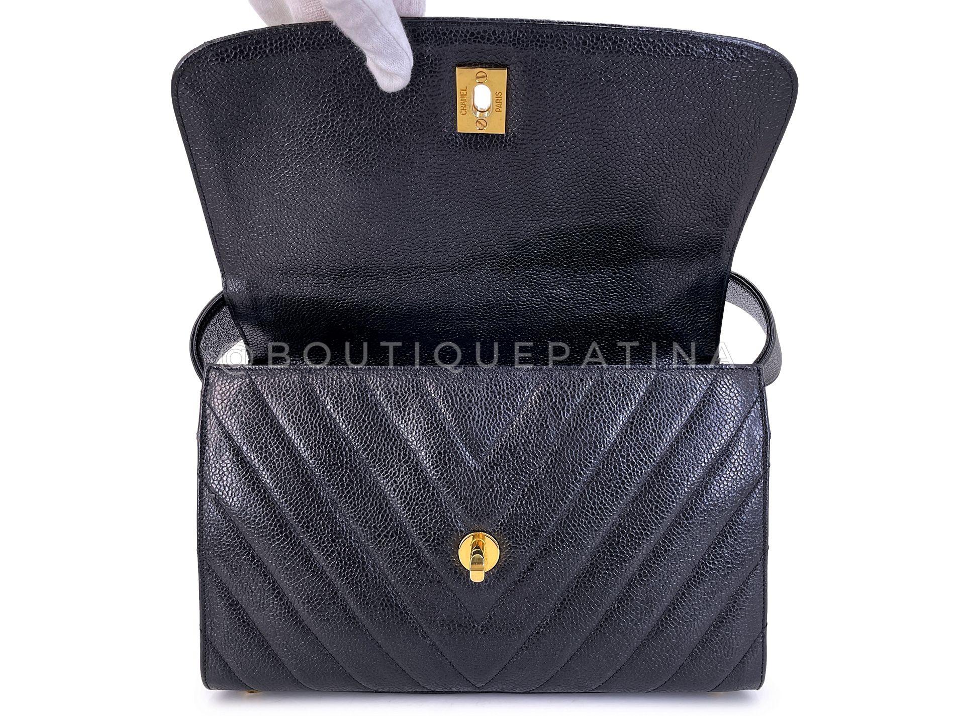 Chanel 1992 Black Vintage Chevron Caviar Encircled CC Flap Bag 24k GHW 68713 en vente 4