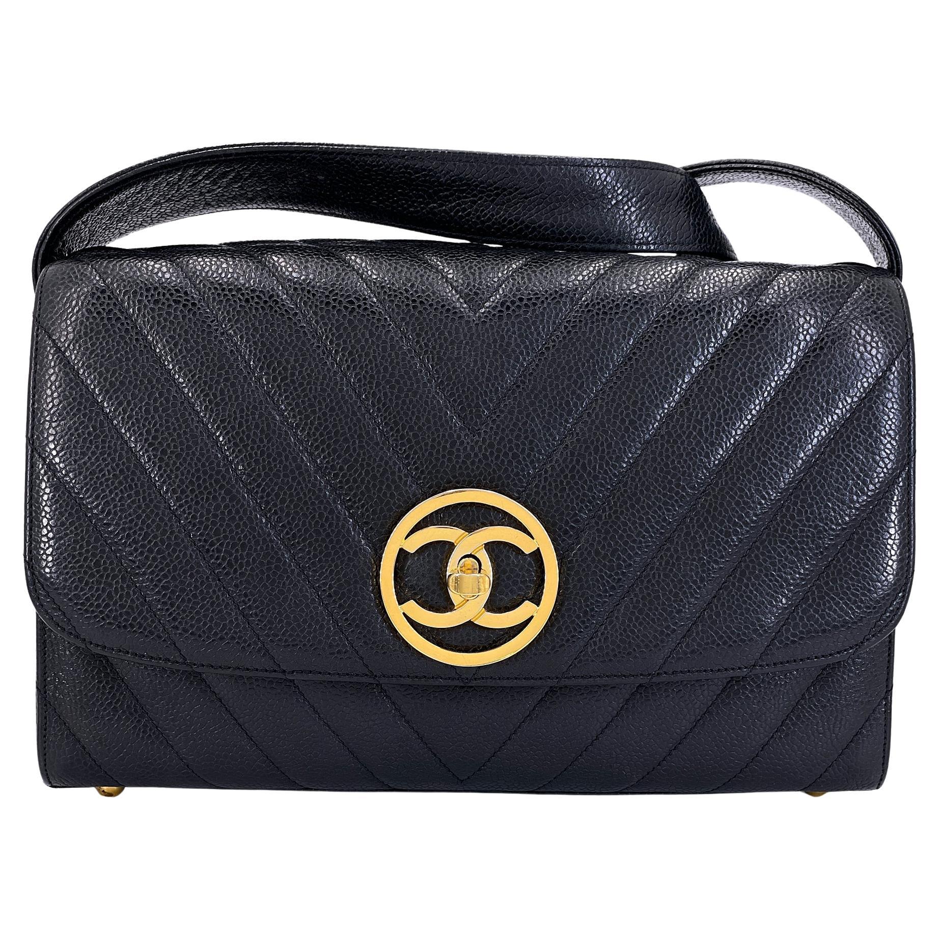 Chanel 1992 Black Vintage Chevron Caviar Encircled CC Flap Bag 24k GHW 68713 en vente