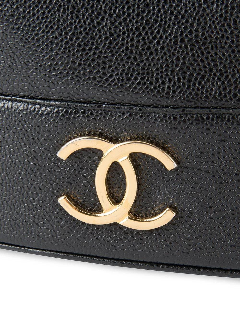 Chanel 1992 Caviar Triple CC Around Plaques Bucket Drawstring Crossbody Bag In Good Condition For Sale In Miami, FL