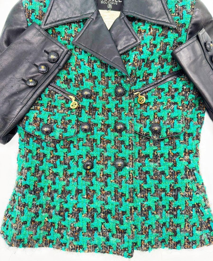 Chanel 1992 Fall/Winter Runway Vintage Black Leather Green Tweed Logo Button Jac 5
