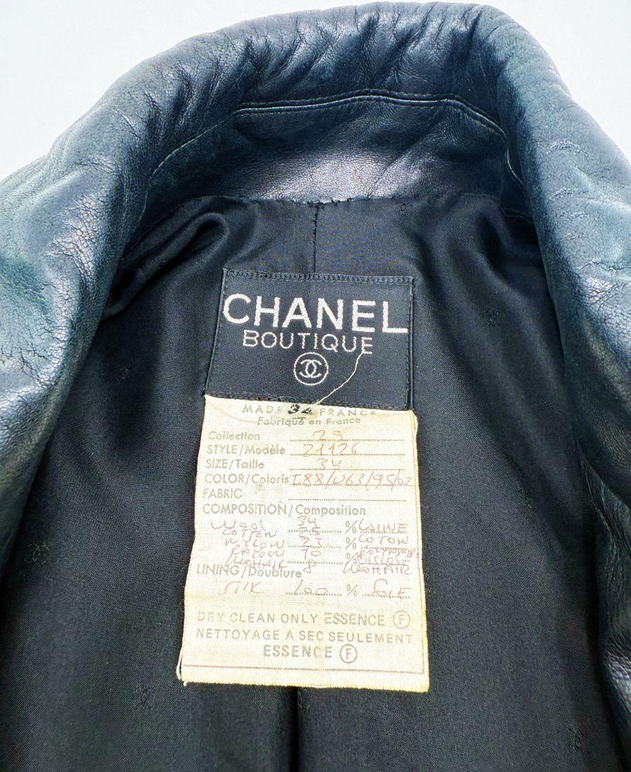 Chanel 1992 Fall/Winter Runway Vintage Black Leather Green Tweed Logo Button Jac 4