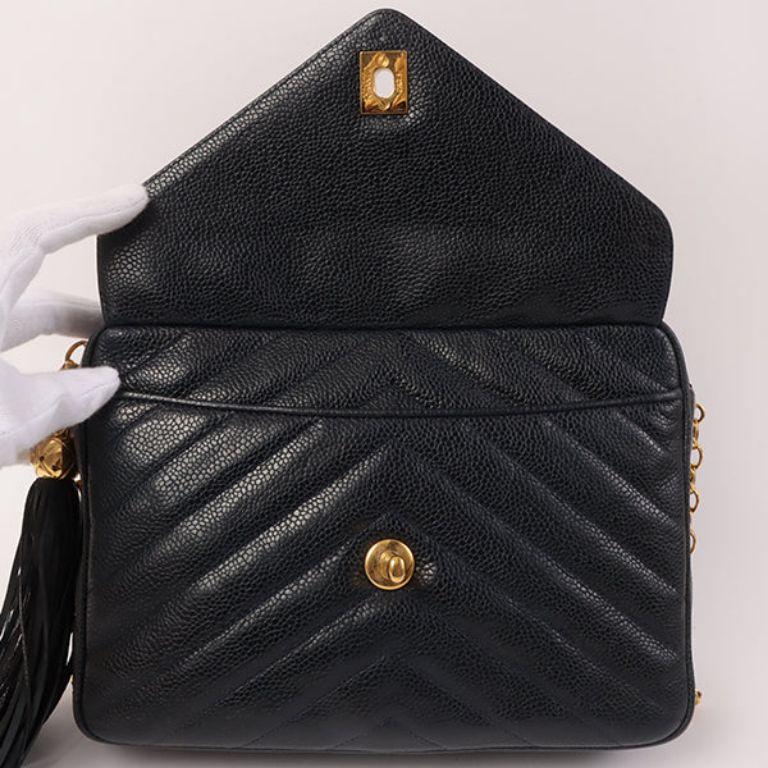 Chanel 1992 Made Caviar Skin Chevron Stitch Turn-Lock Fringe Bijoux Chain Bag 7